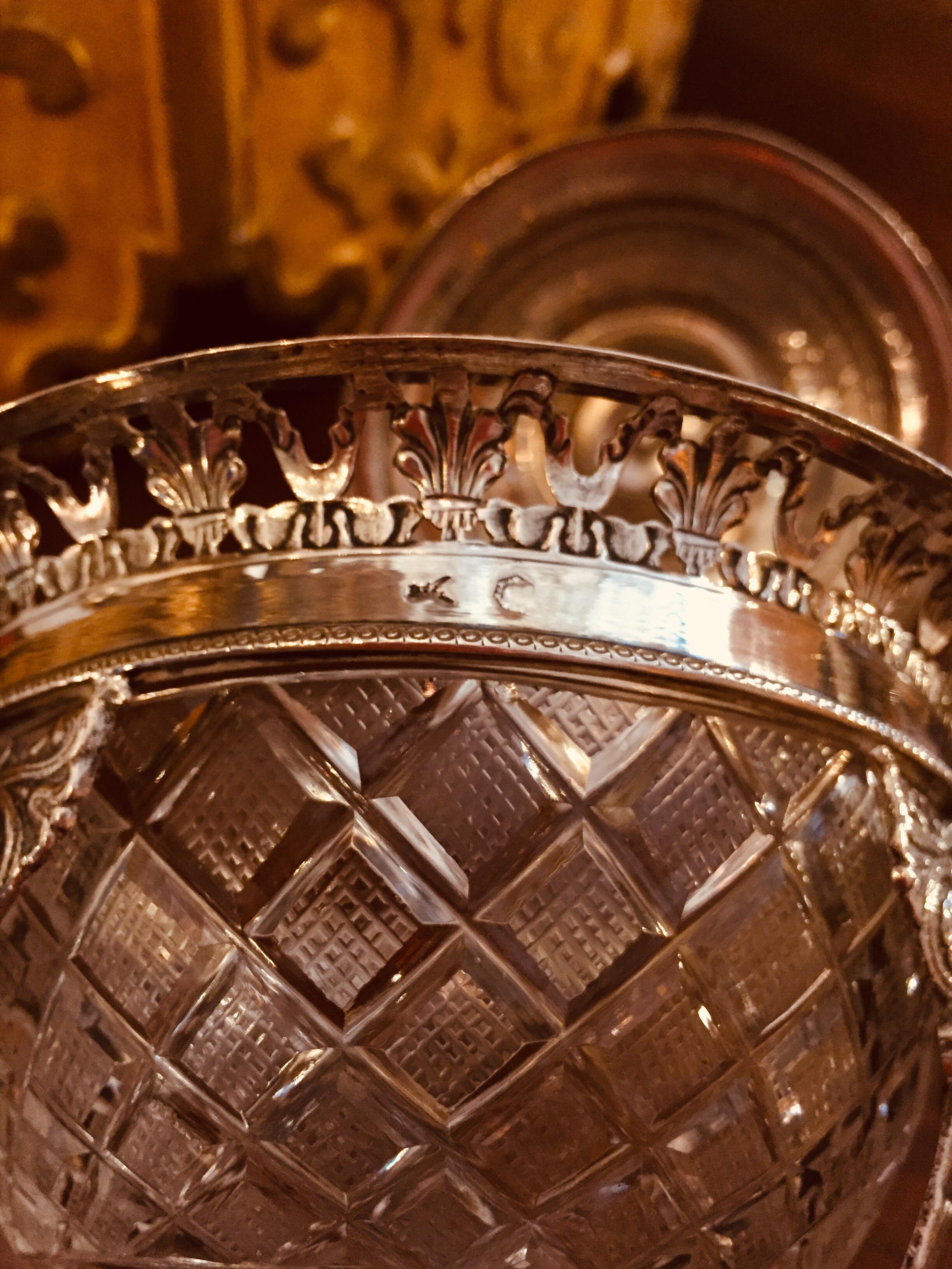 Compota Neoclásica Italiana de Plata y Cristal del Siglo XIX con Tapa en venta 7