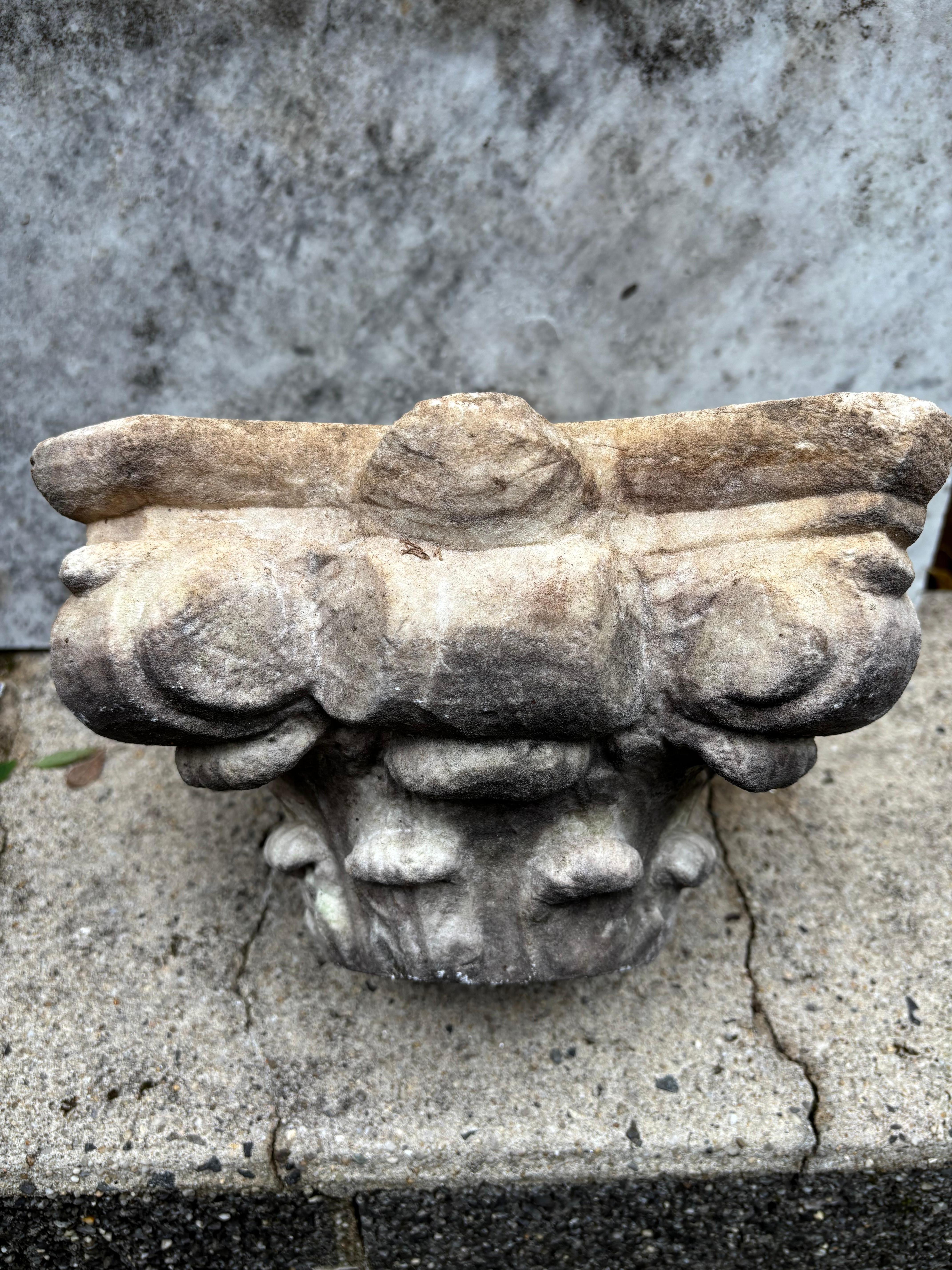 Capitel corintio de mármol tallado de estilo neoclásico italiano del siglo XIX en venta 9