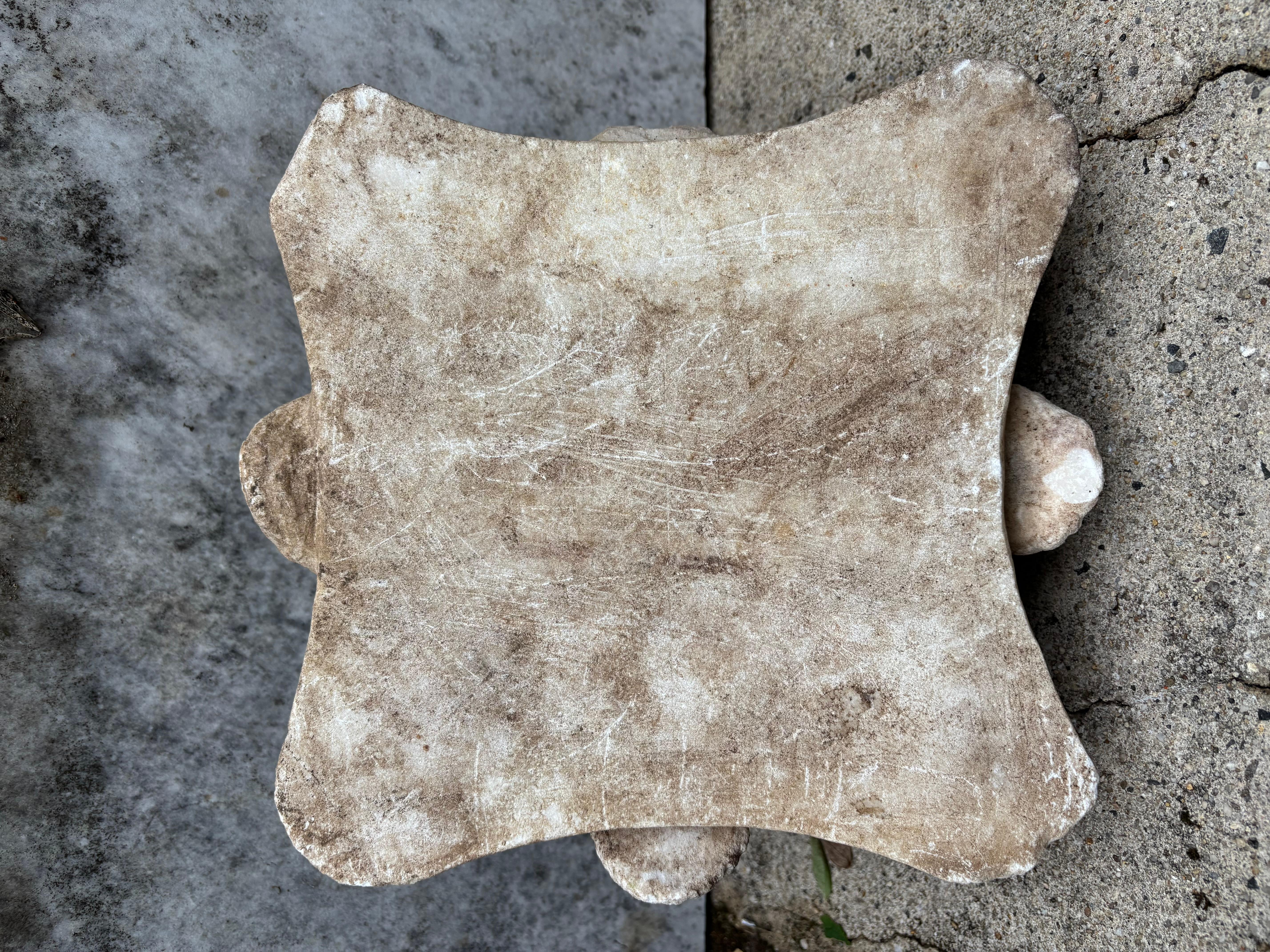 Capitel corintio de mármol tallado de estilo neoclásico italiano del siglo XIX en venta 13