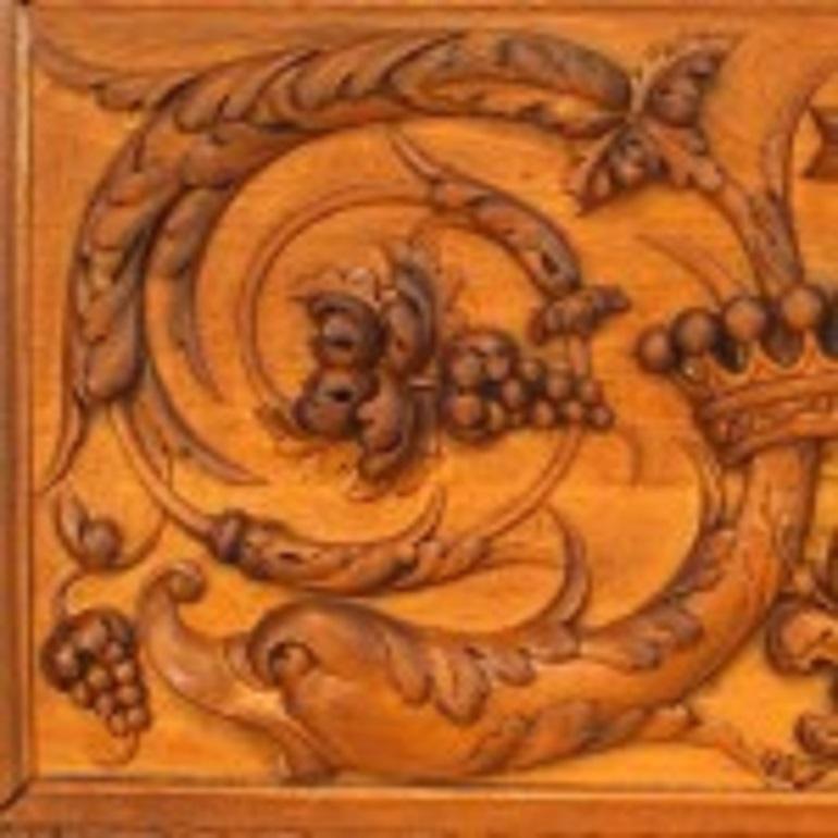 Panel de nogal tallado en relieve, estilo neoclásico italiano, siglo XIX Neoclásico en venta