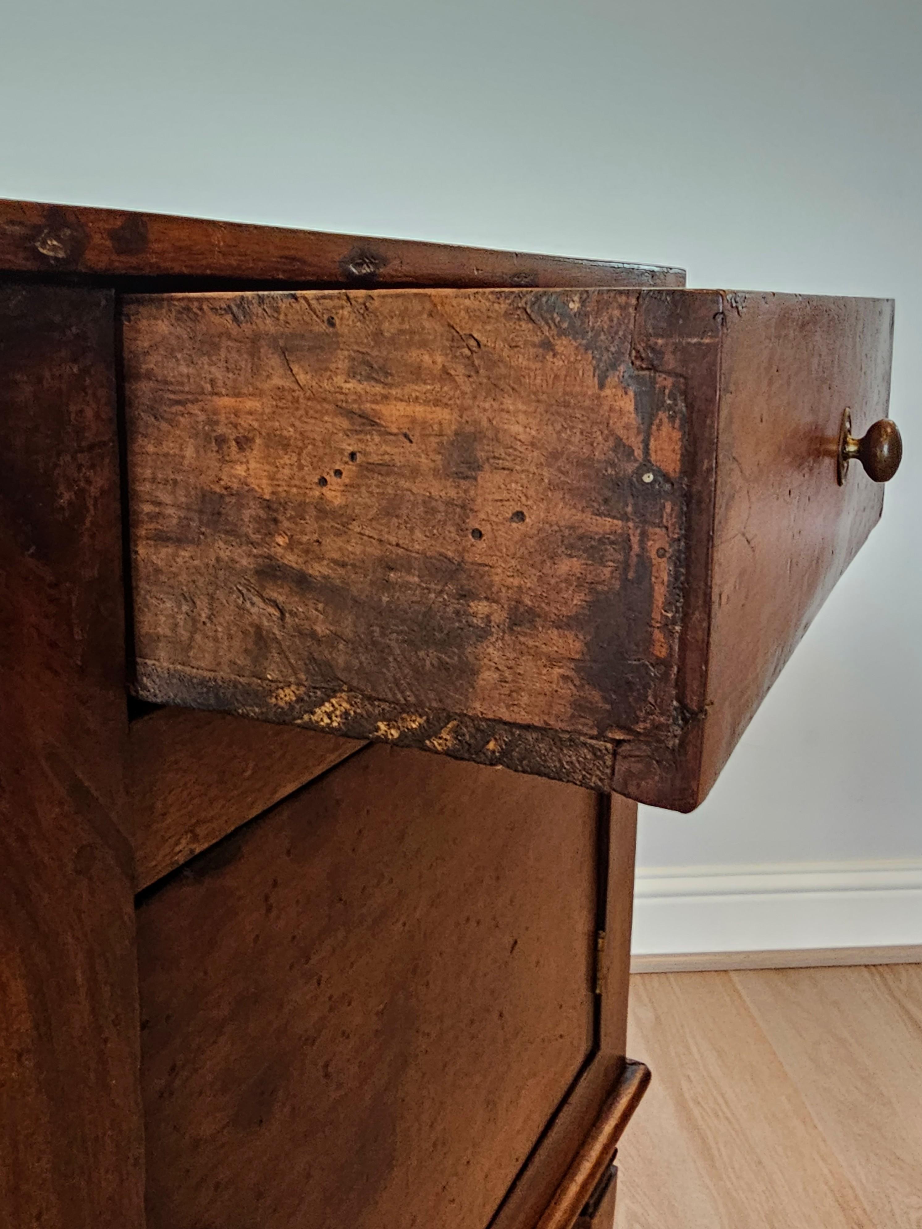 19th Century Italian Neoclassical Walnut Side Table Bedside Cabinet For Sale 5