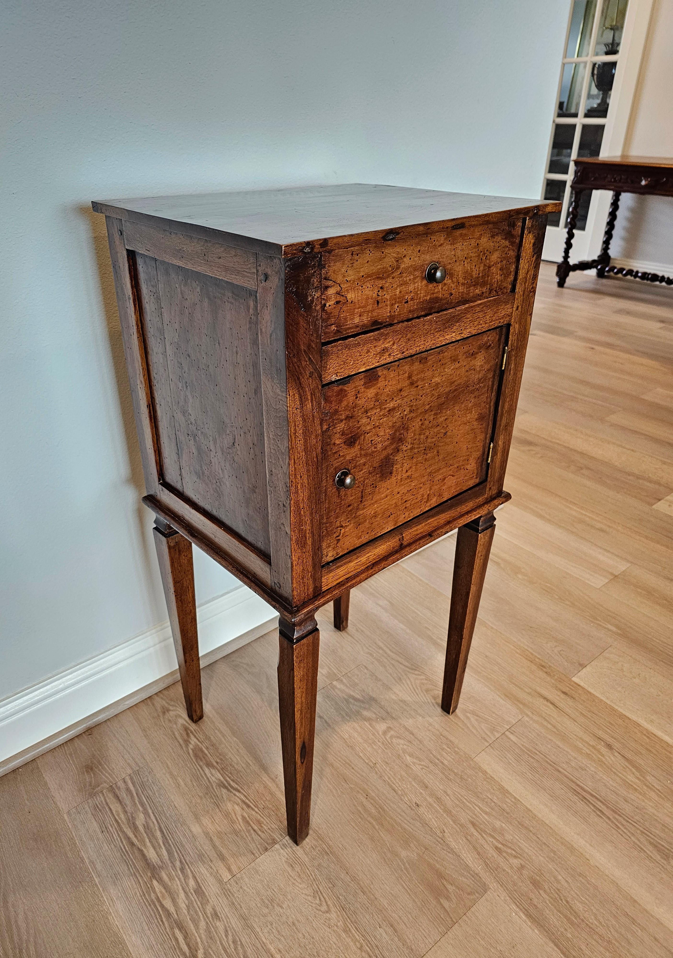 19th Century Italian Neoclassical Walnut Side Table Bedside Cabinet For Sale 12