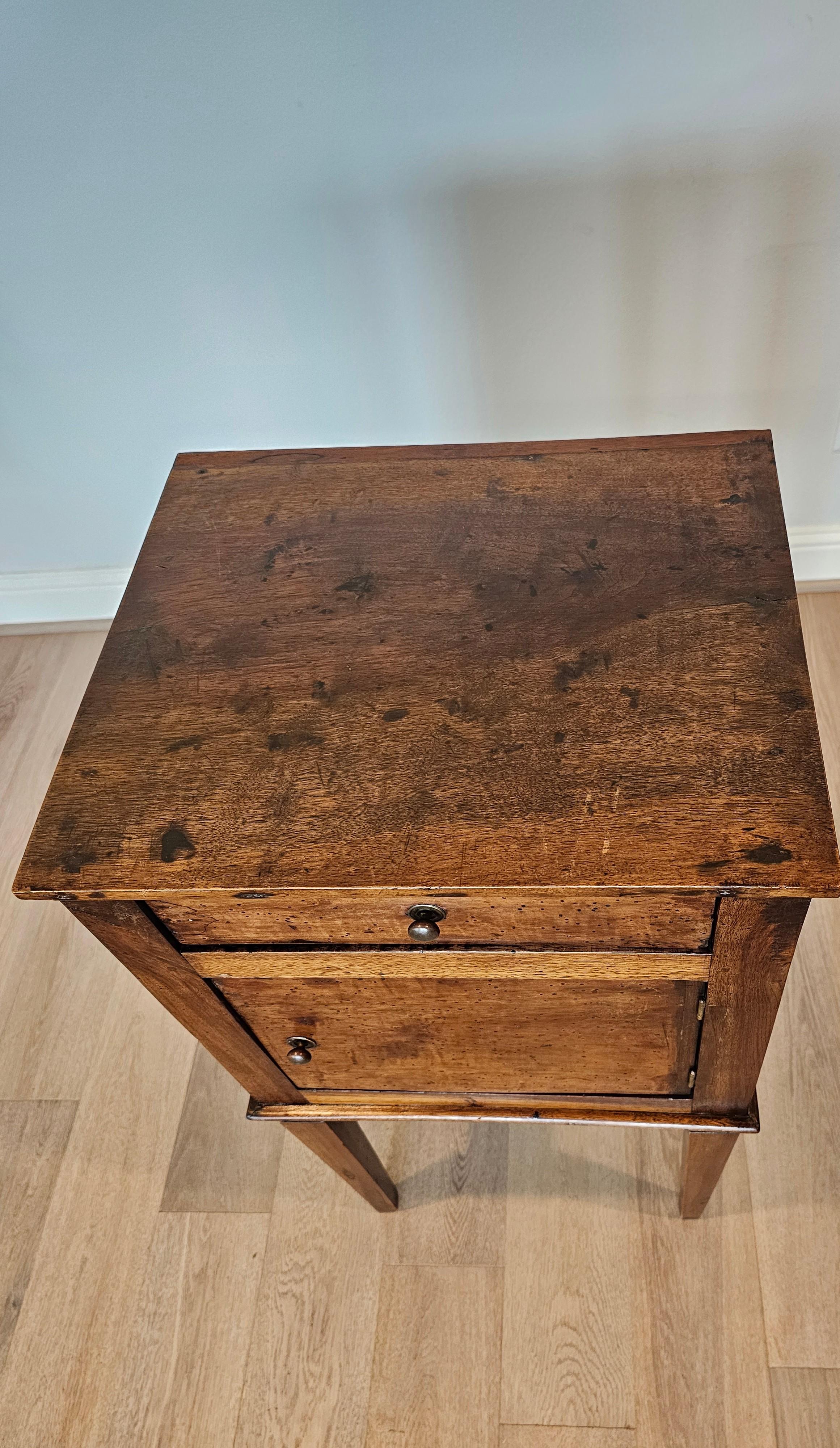 19th Century Italian Neoclassical Walnut Side Table Bedside Cabinet In Good Condition For Sale In Forney, TX