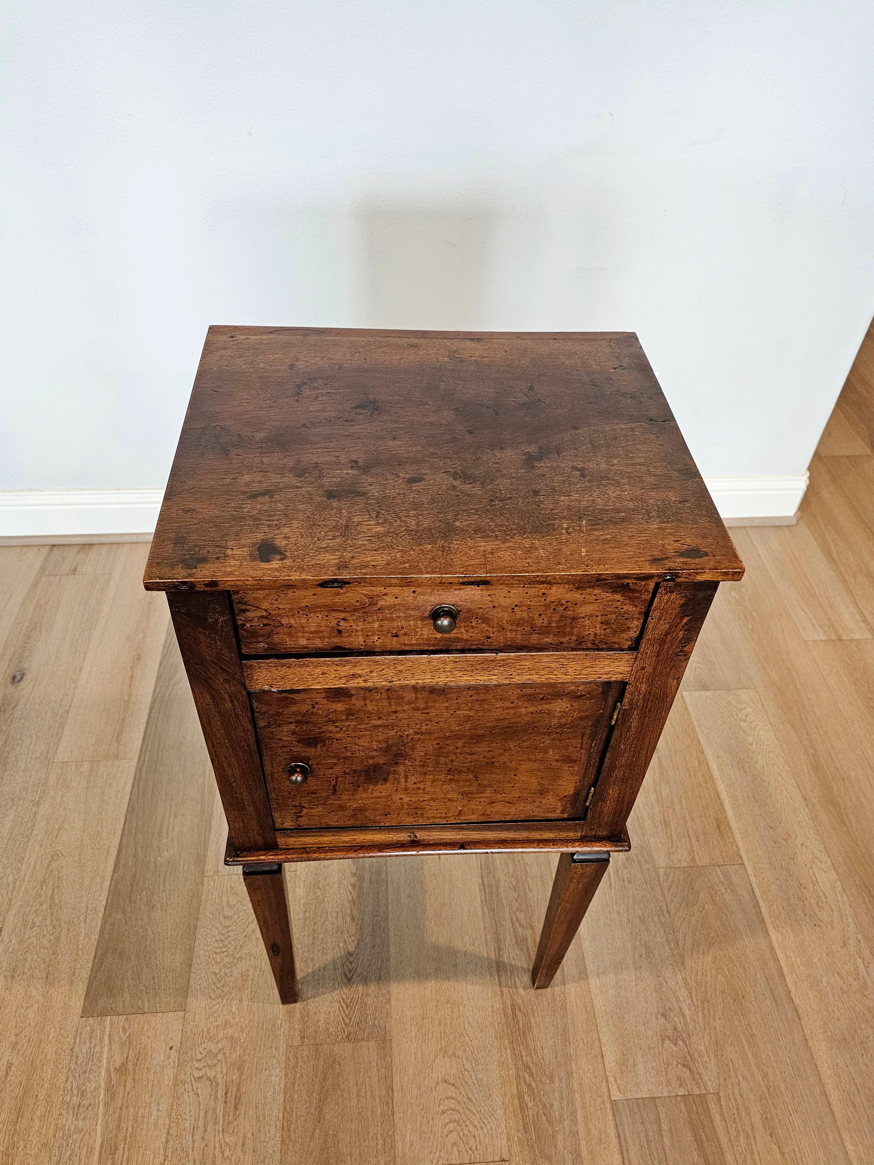 19th Century Italian Neoclassical Walnut Side Table Bedside Cabinet For Sale 1