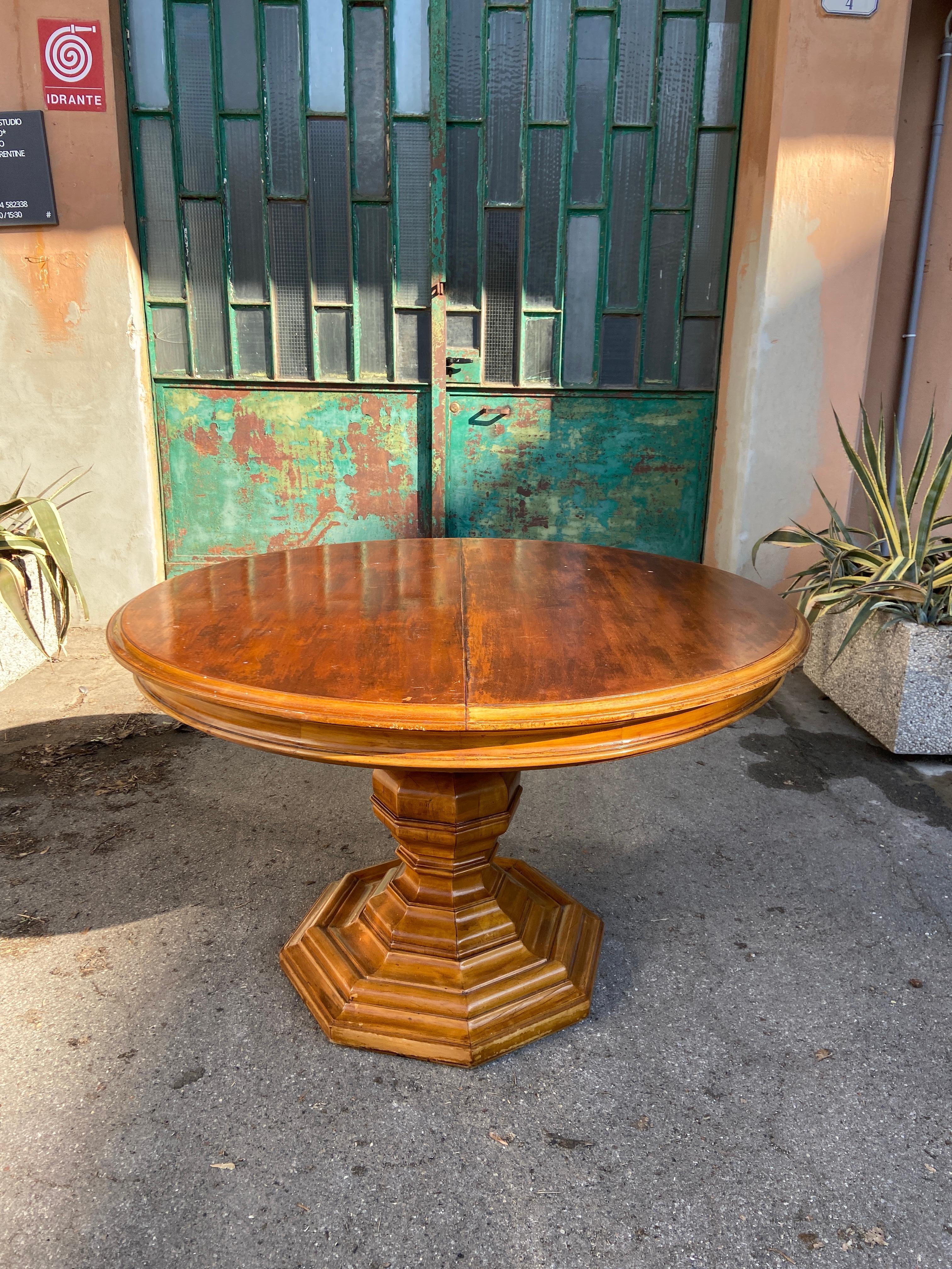 19th Century Italian Octagonal Adjustable Table with Shaped Wooden Leg For Sale 1