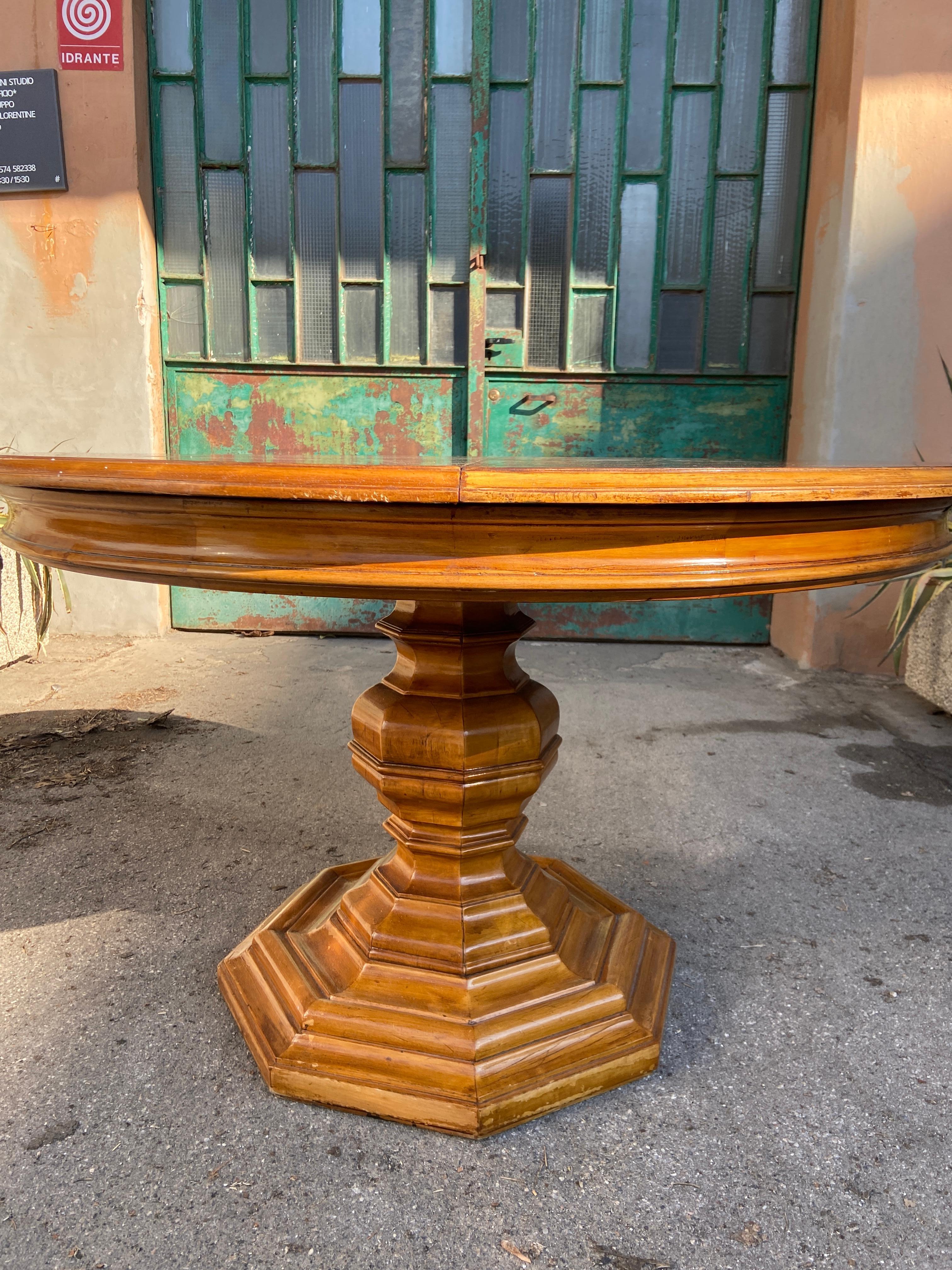 19th Century Italian Octagonal Adjustable Table with Shaped Wooden Leg For Sale 2