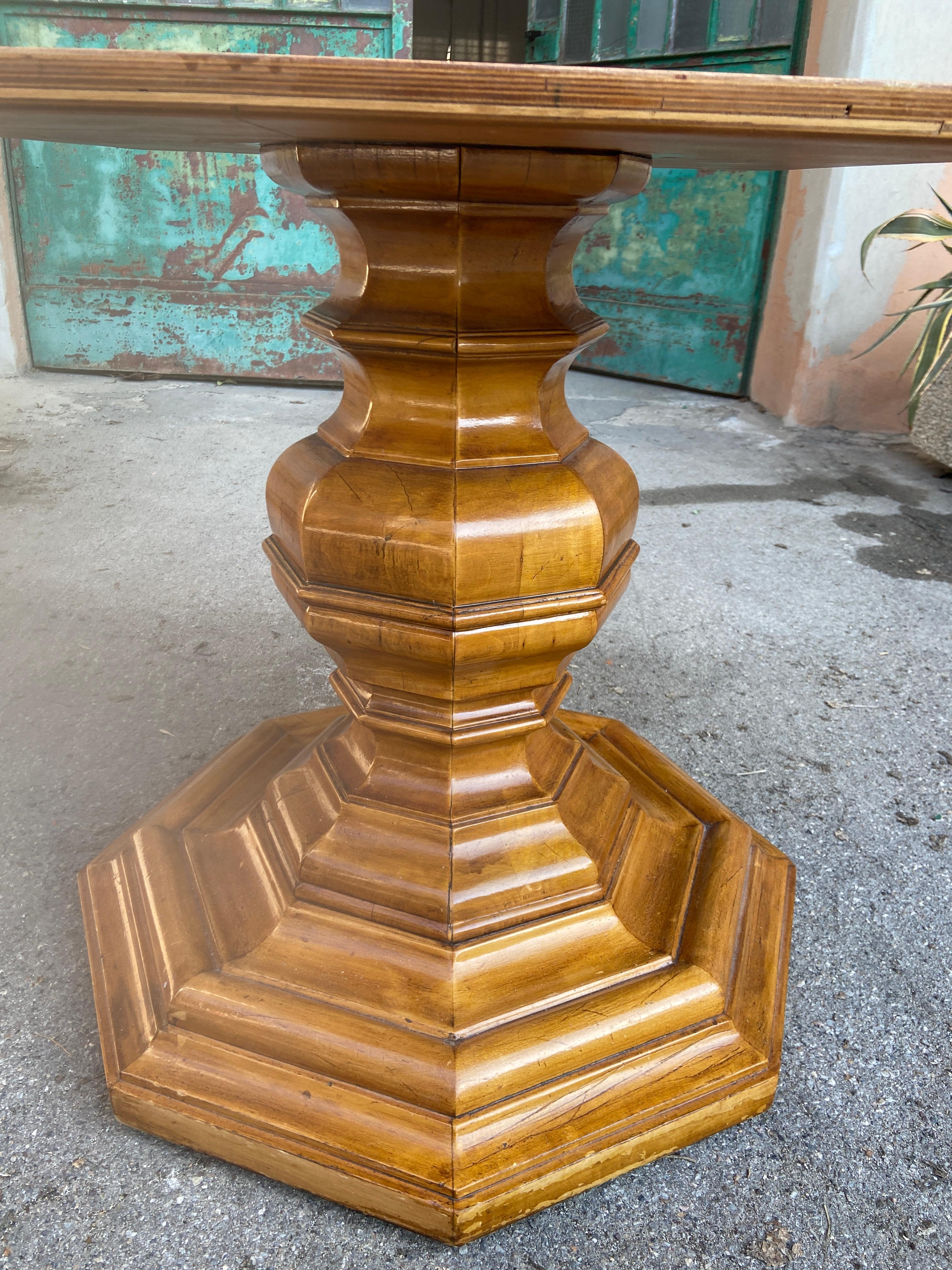 Achteckiger, verstellbarer italienischer, verstellbarer Tisch des 19. Jahrhunderts mit geformtem Holzbein im Zustand „Gut“ im Angebot in Prato, IT