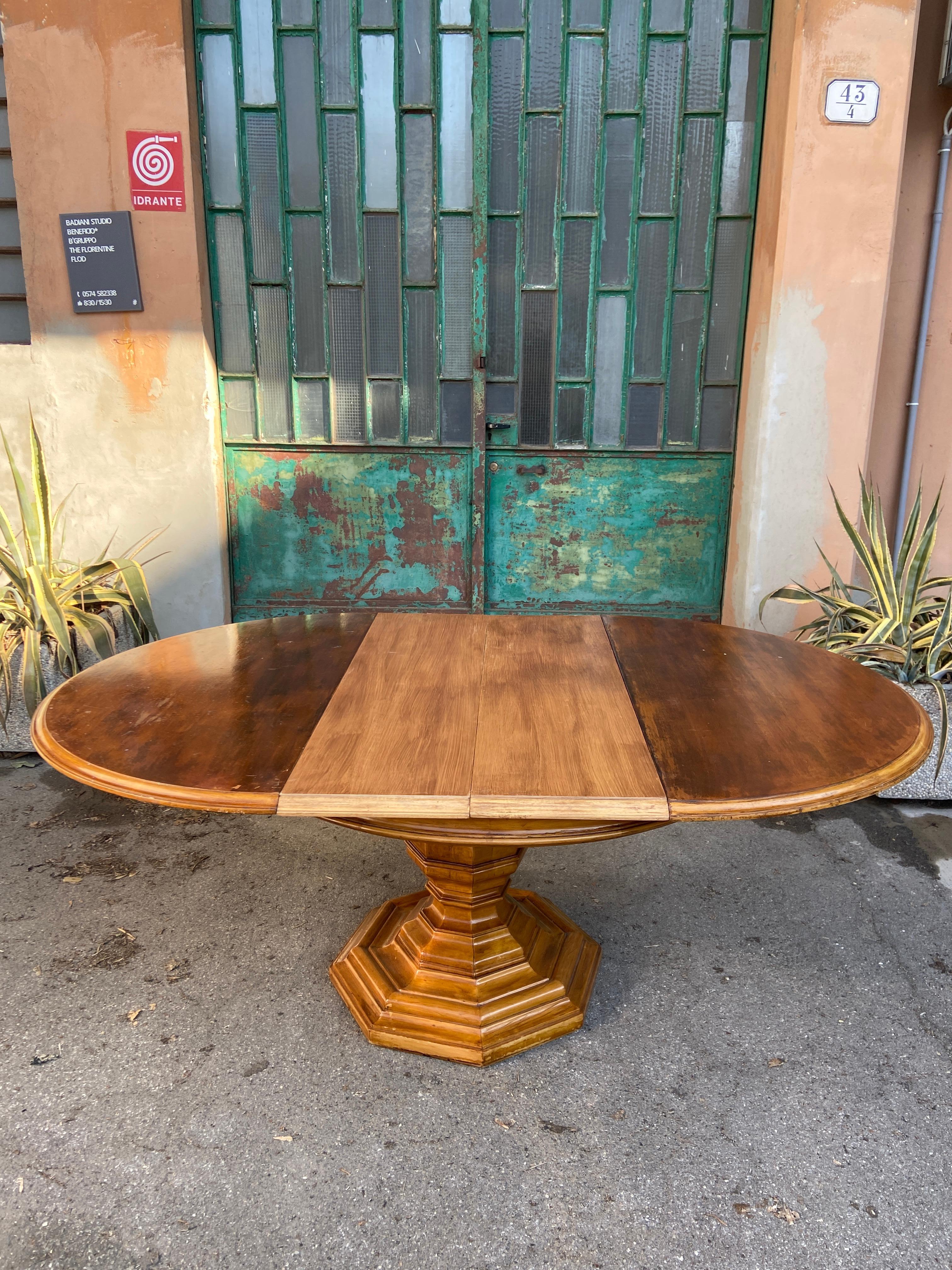Achteckiger, verstellbarer italienischer, verstellbarer Tisch des 19. Jahrhunderts mit geformtem Holzbein im Angebot 1