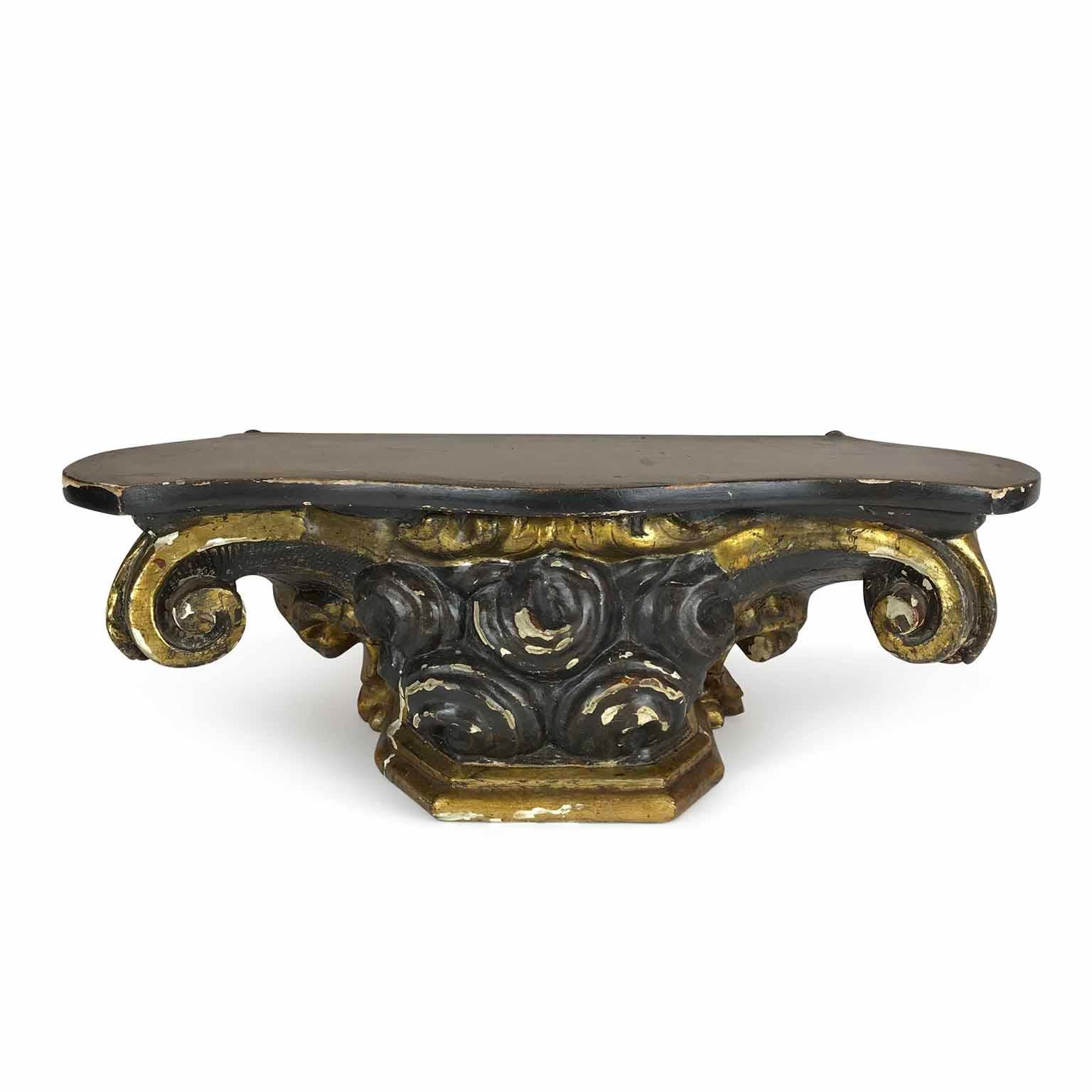 19th Century Italian Ornamental Capital as Wall Bracket Wooden Base Hand-Carved In Fair Condition In Milan, IT