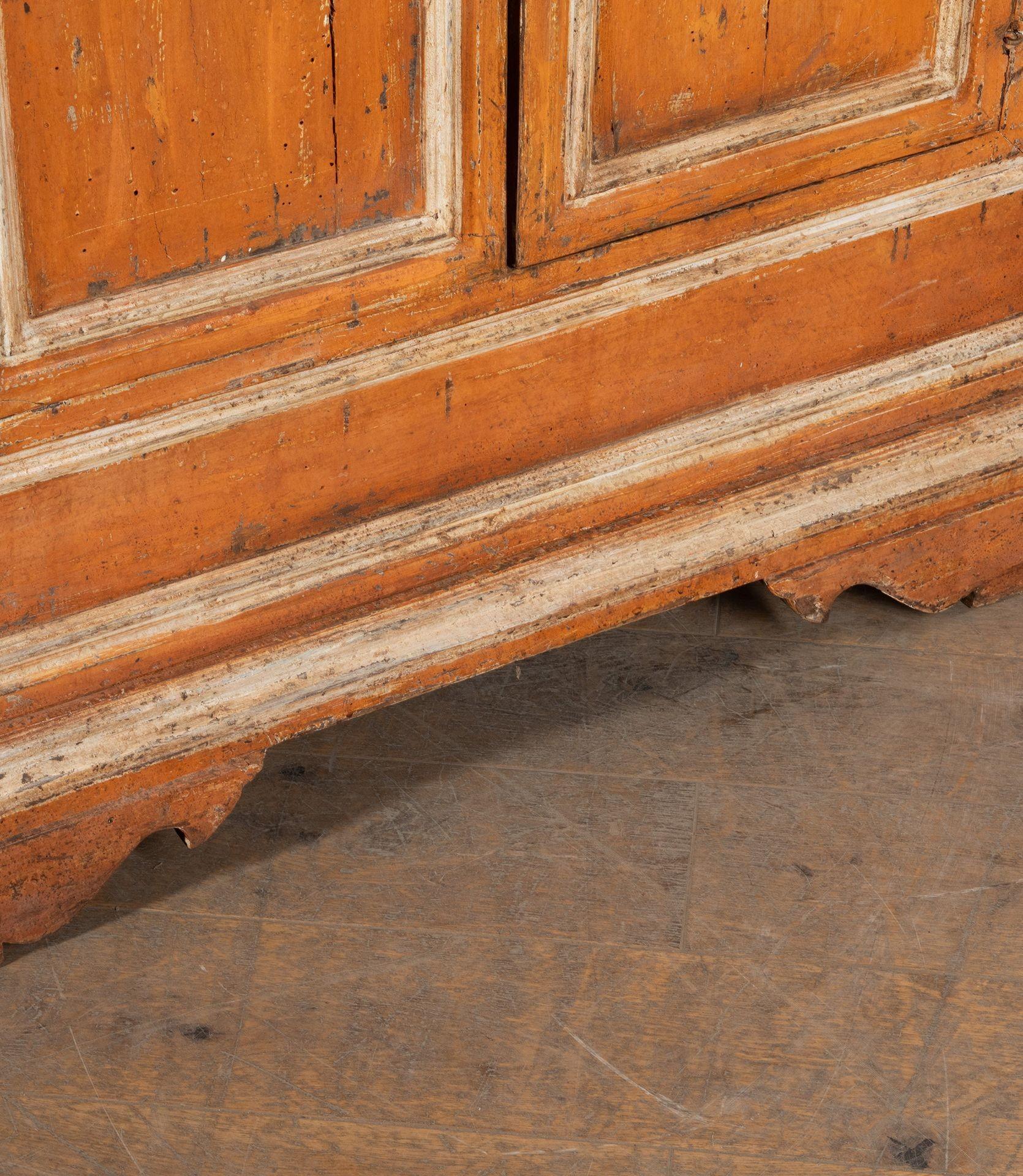 Legno Armadio dipinto italiano del XIX secolo in vendita