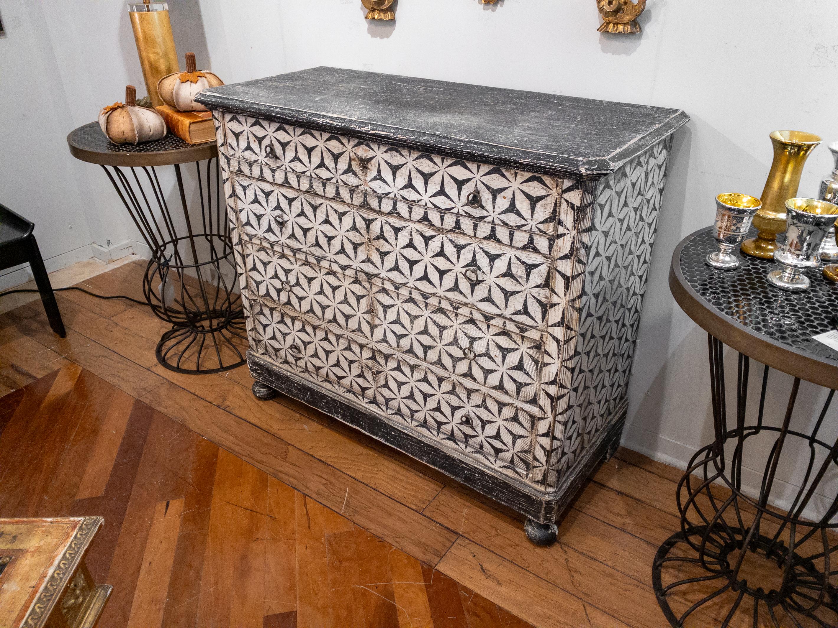 This 19th Century Italian Painted Chest of Drawers, a recent acquisition from Europe, is nothing short of a treasure. A testament to the timeless allure of Italian craftsmanship, this meticulously hand-painted piece encapsulates the elegance and