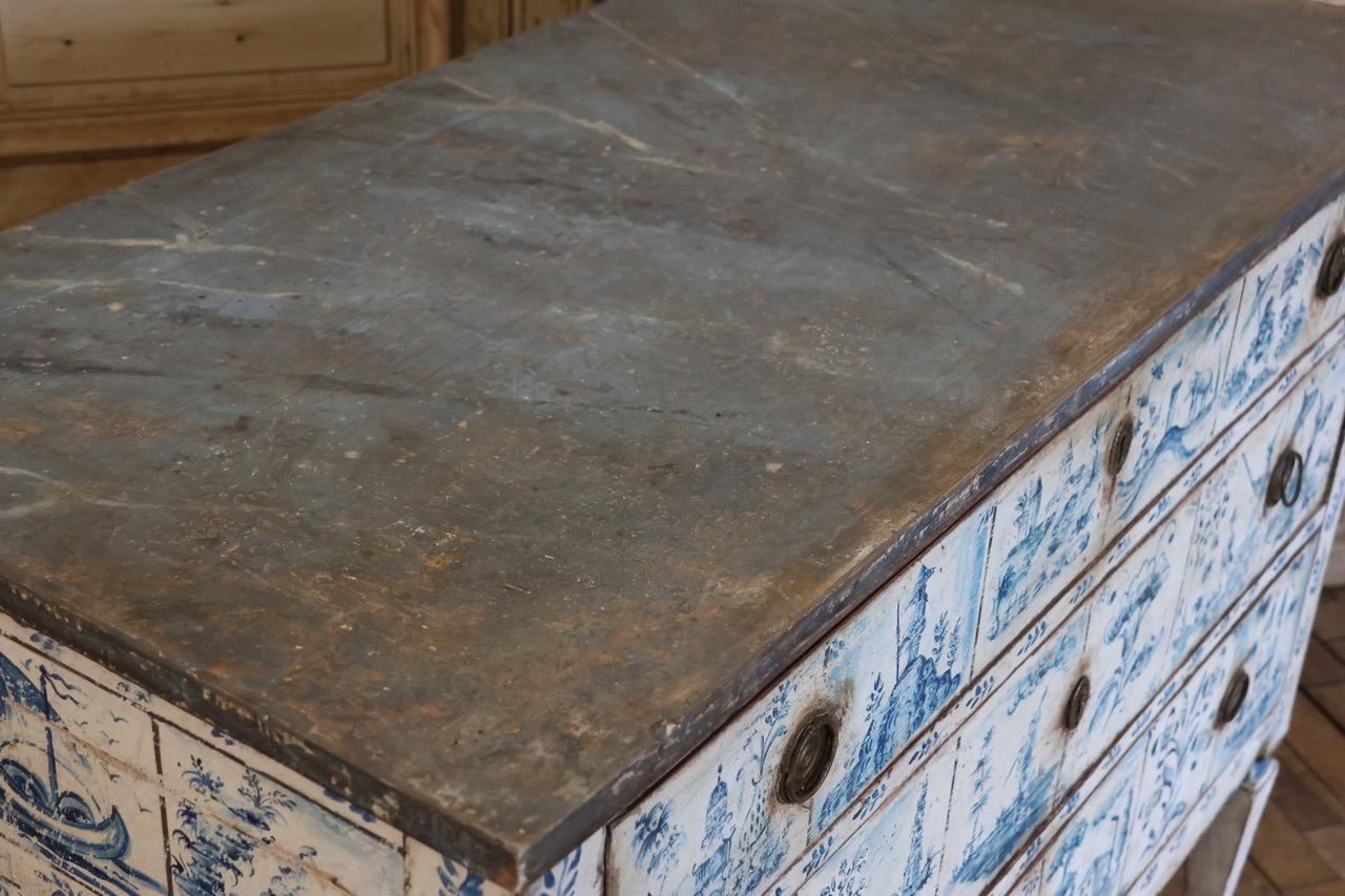Wood 19th Century Italian Painted Chinoiserie Commode For Sale