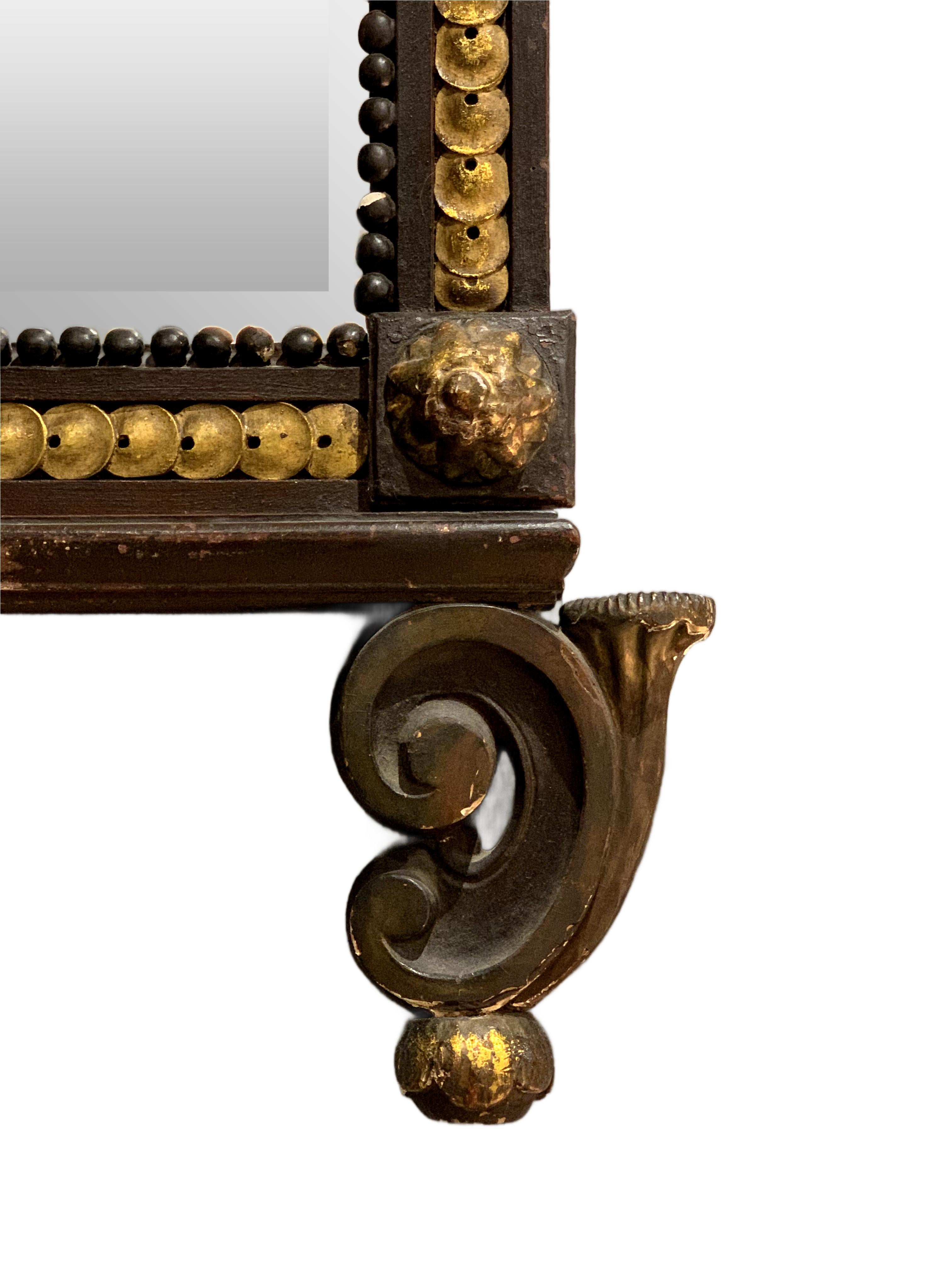 Miroir italien du 19ème siècle en bois doré peint en vente 1
