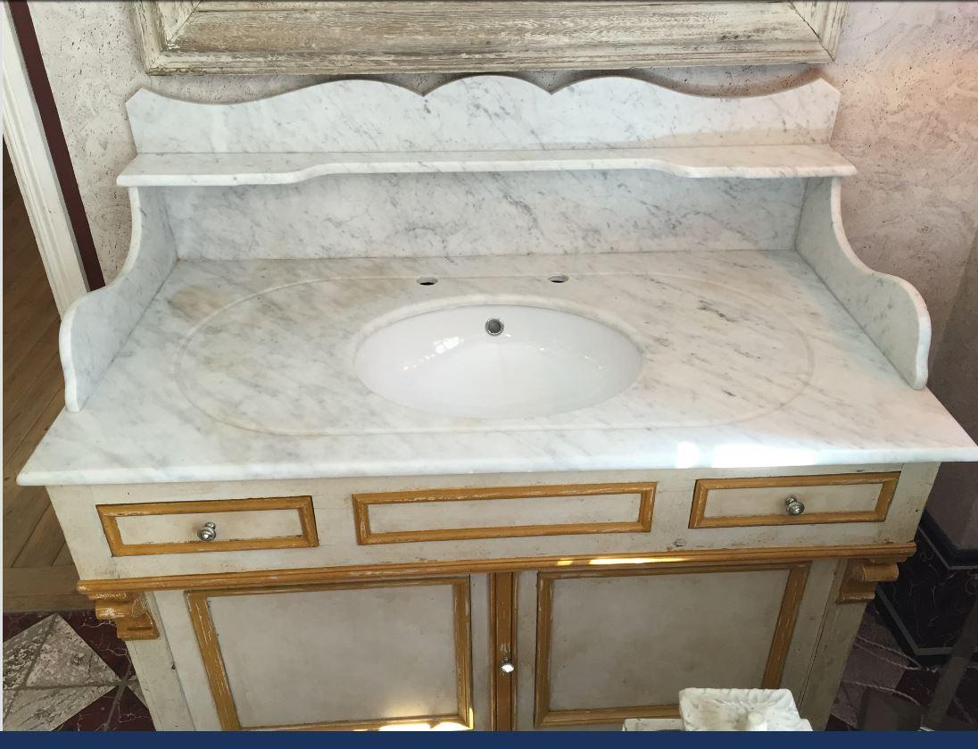 19th Century Italian Painted Wood Cupboard Sink with Carrara Marble Top, 1890s In Good Condition In Florence, IT