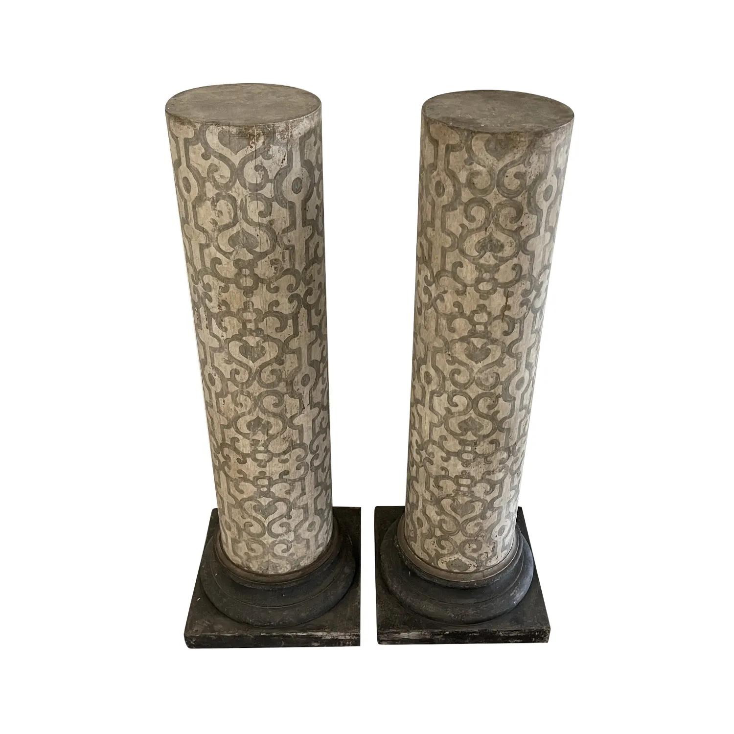 Hand-Carved 19th Century Italian Pair of Antique Arte Povera Pinewood Column Pedestals For Sale