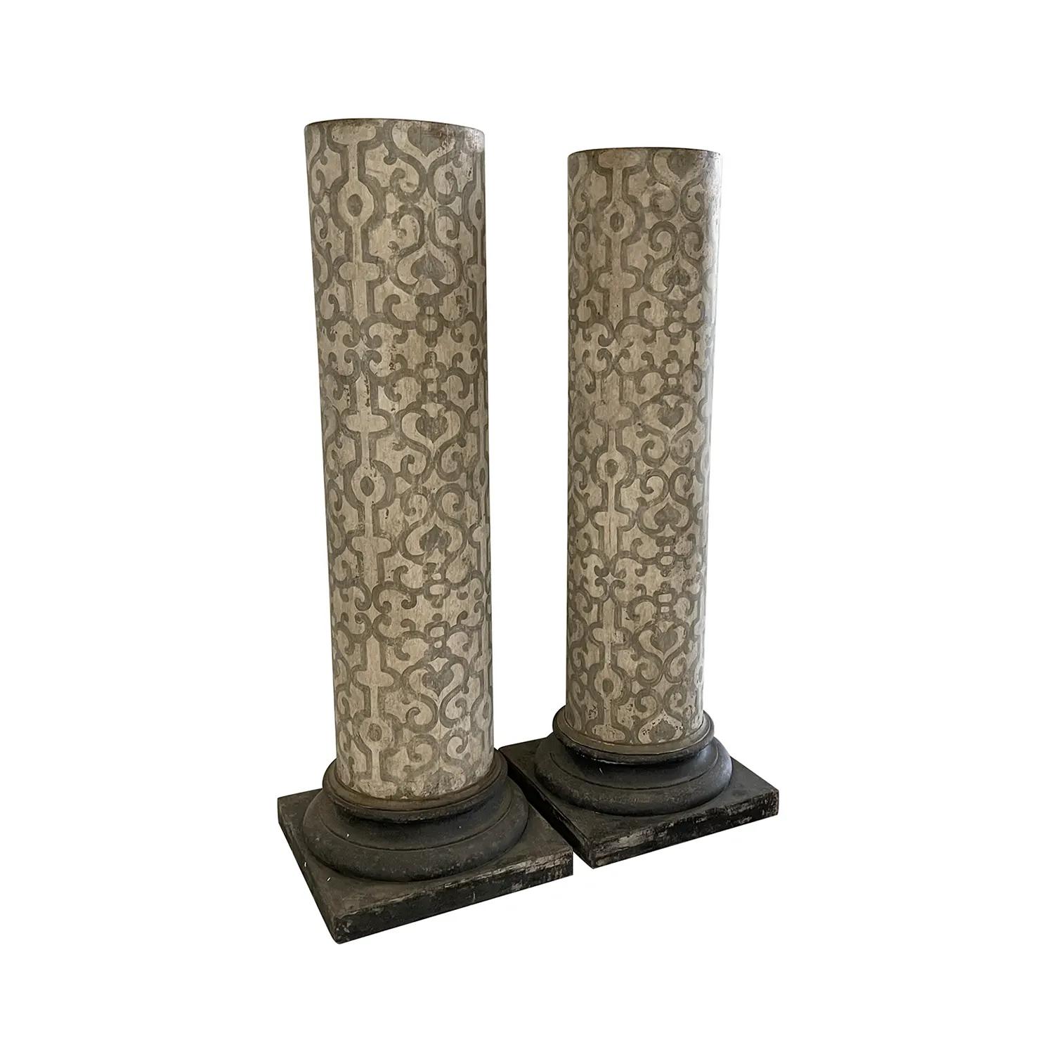 Paar antike italienische Arte Povera-Säulensockel aus Kiefernholz, 19. Jahrhundert (Handgeschnitzt) im Angebot