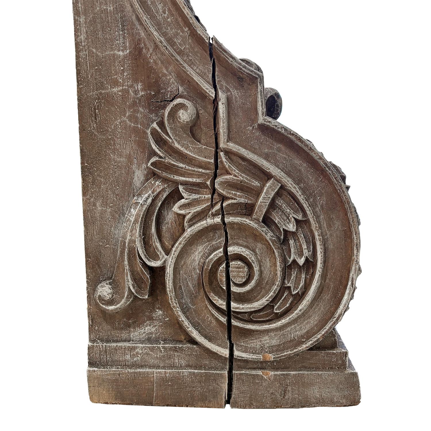19th Century Italian Pair of Antique Roman Wooden Wall Sconces For Sale 3