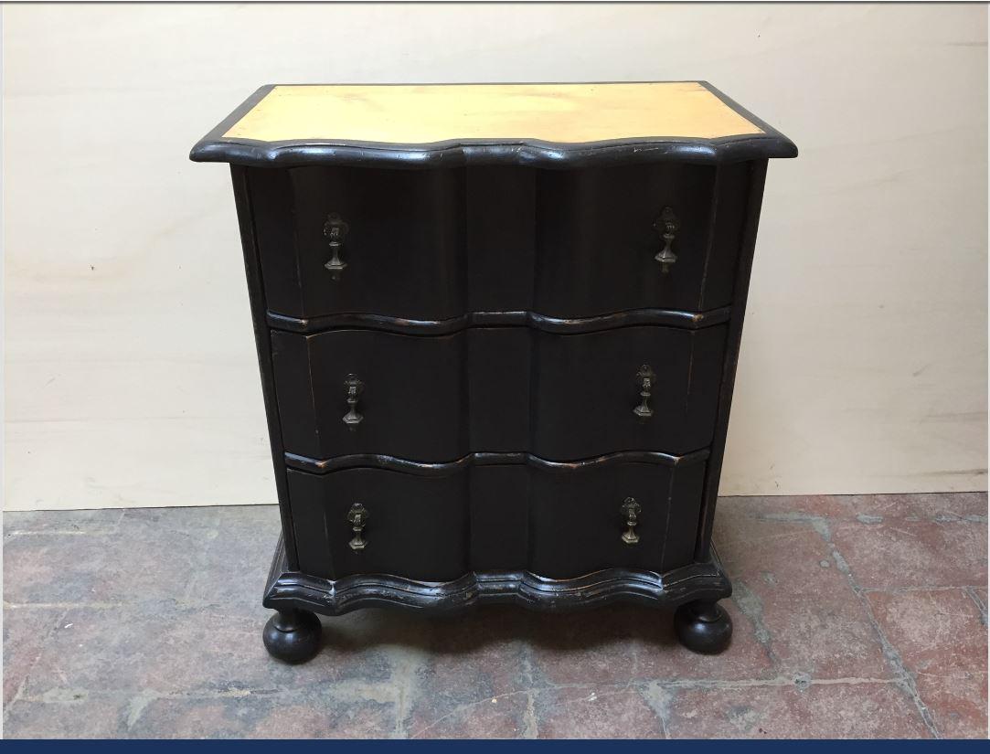 19th Century Italian Pair of Ebonized Wood Nightstands with Lacquered Top, 1890s In Good Condition In Florence, IT