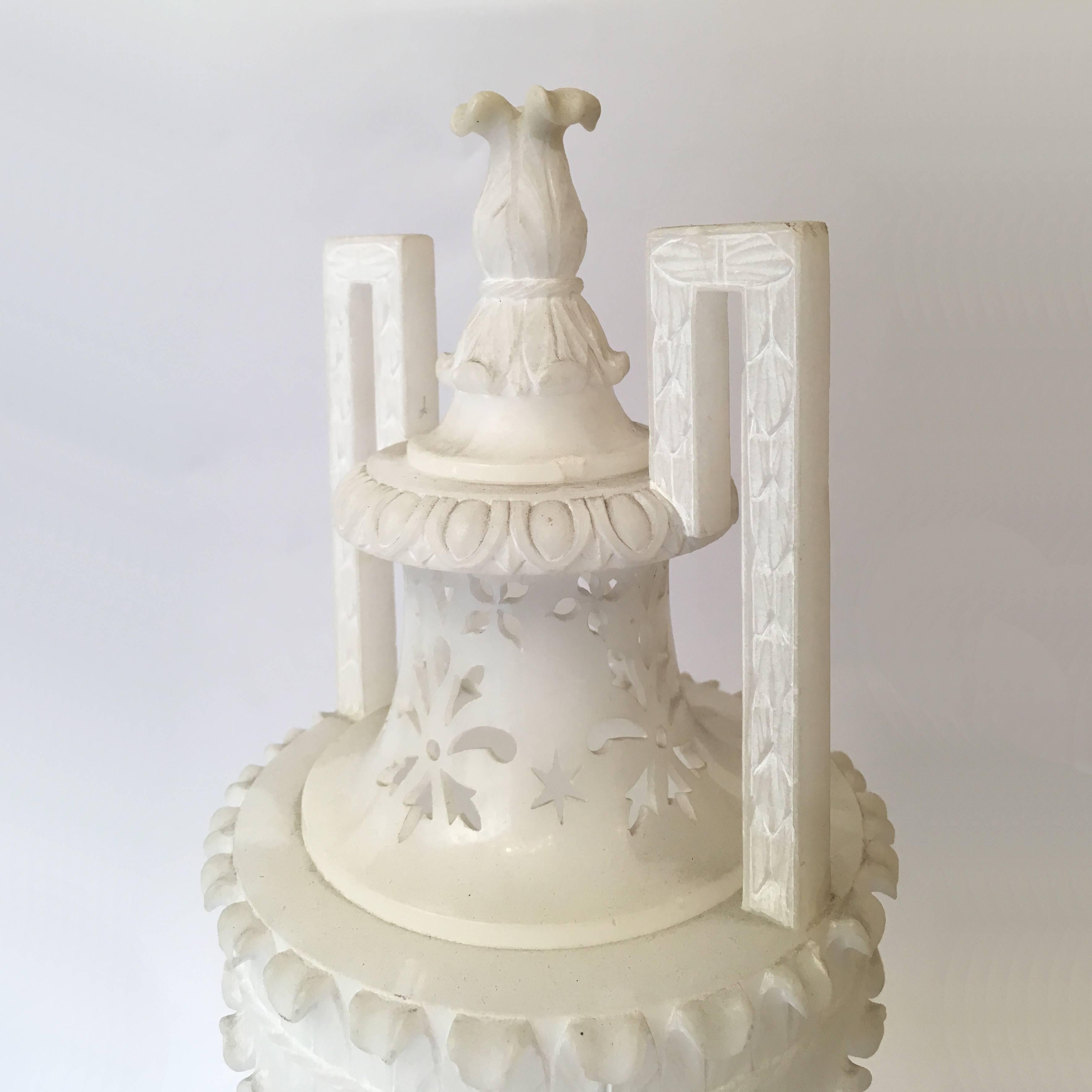 19th Century Italian Pair of Hand-Carved Neoclassical Alabaster Vases or Urns For Sale 7