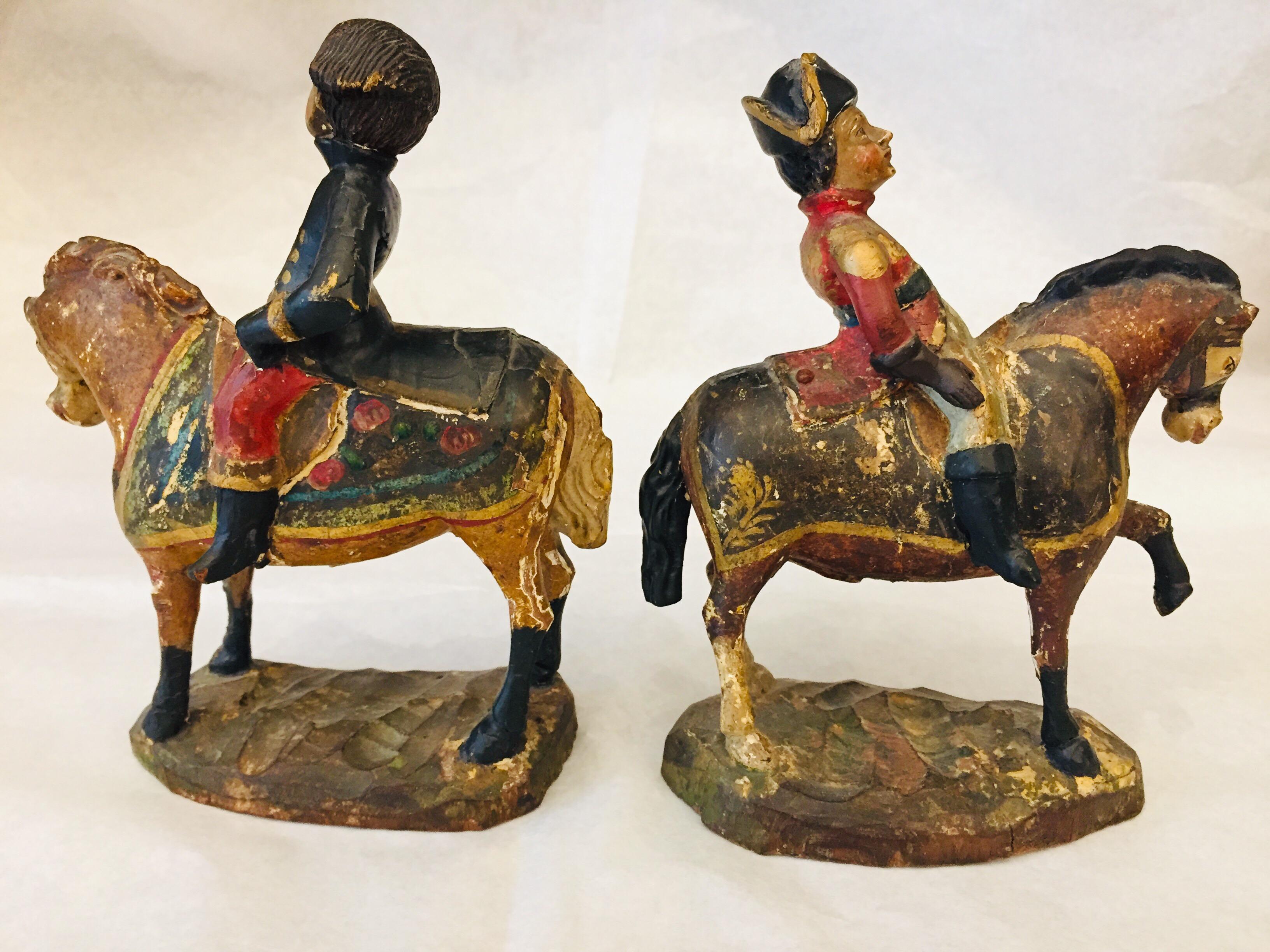19th Century Italian Pair of Knights Sculptures Hand Carved Equestrian Soldiers In Good Condition In Milan, IT