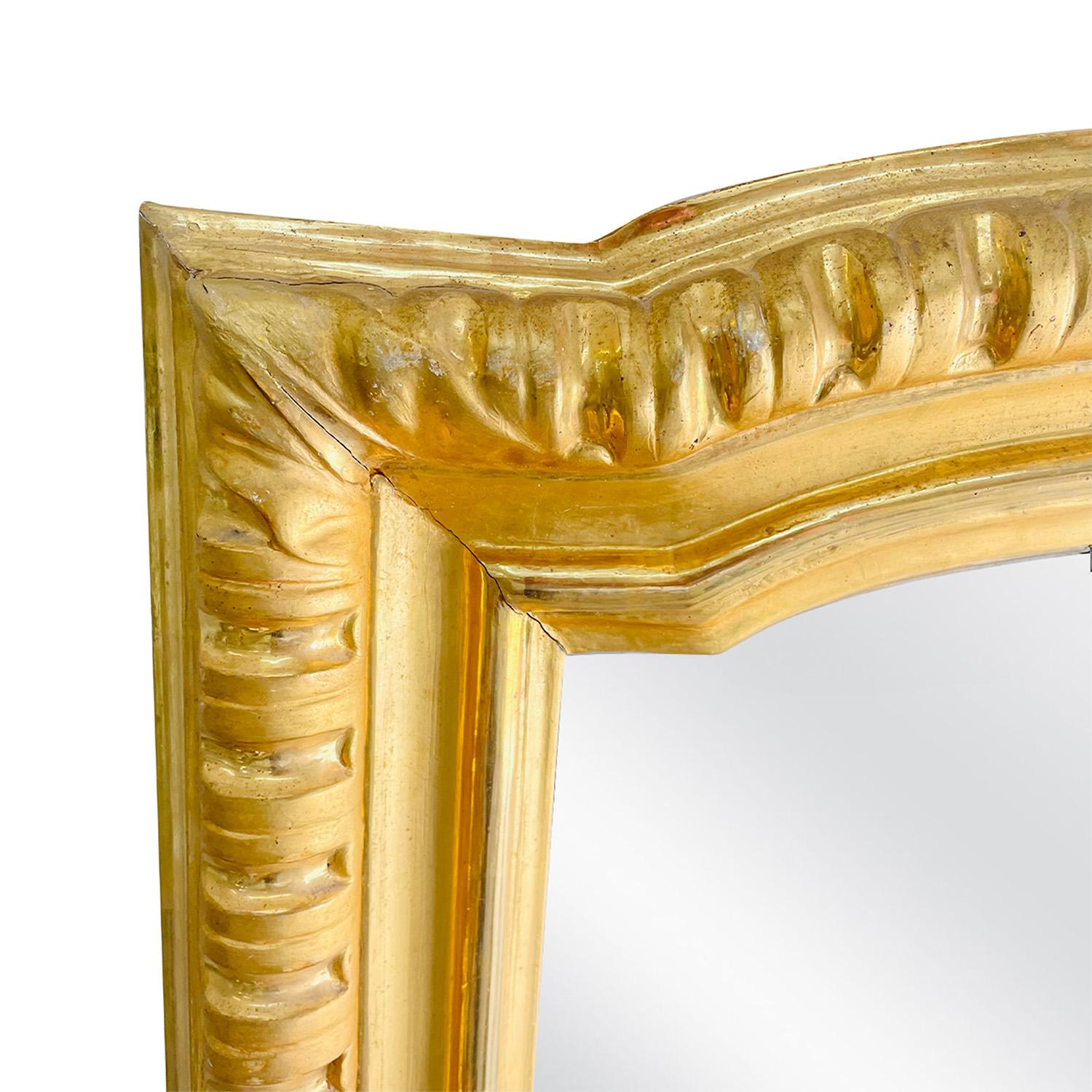 Siglo XIX Pareja italiana de grandes espejos de pie de madera de pino dorada antigua siglo XIX en venta