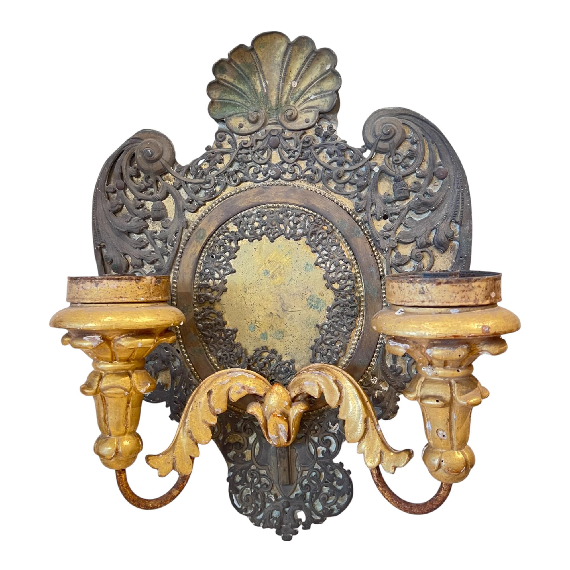 19th Century Italian Pair of tole & Gilded Wood Sconces In Fair Condition For Sale In New Orleans, LA