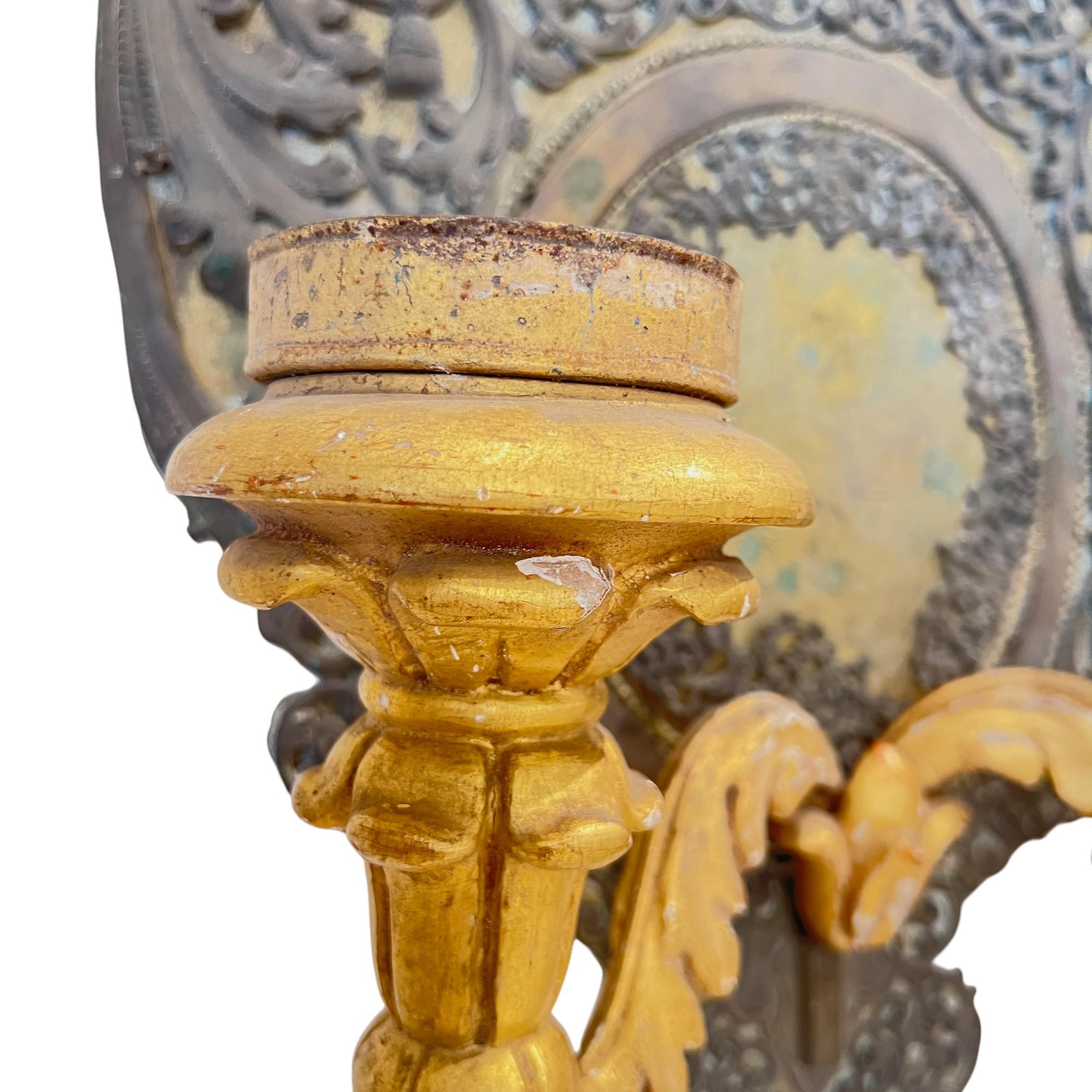Metal 19th Century Italian Pair of tole & Gilded Wood Sconces For Sale
