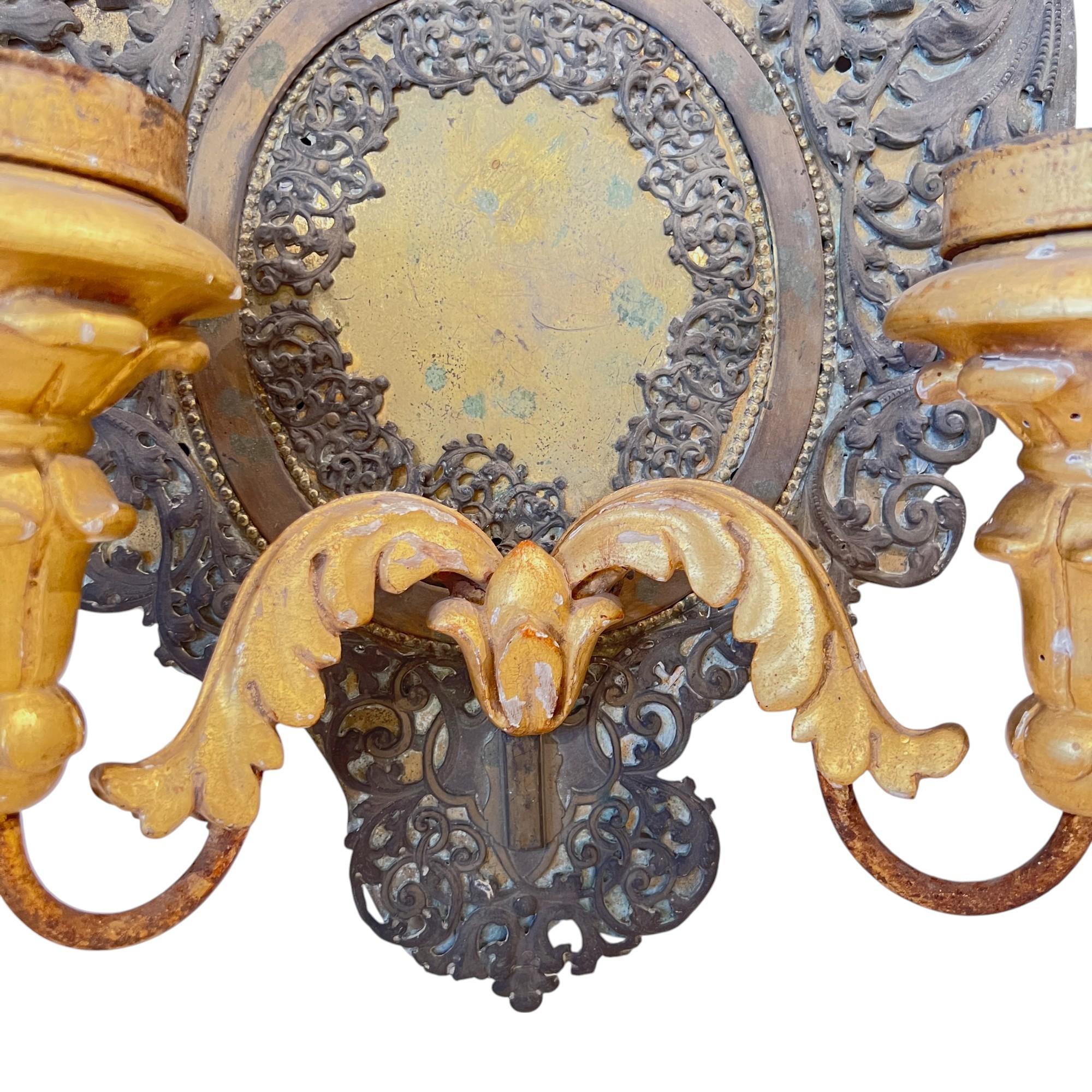 19th Century Italian Pair of tole & Gilded Wood Sconces For Sale 1
