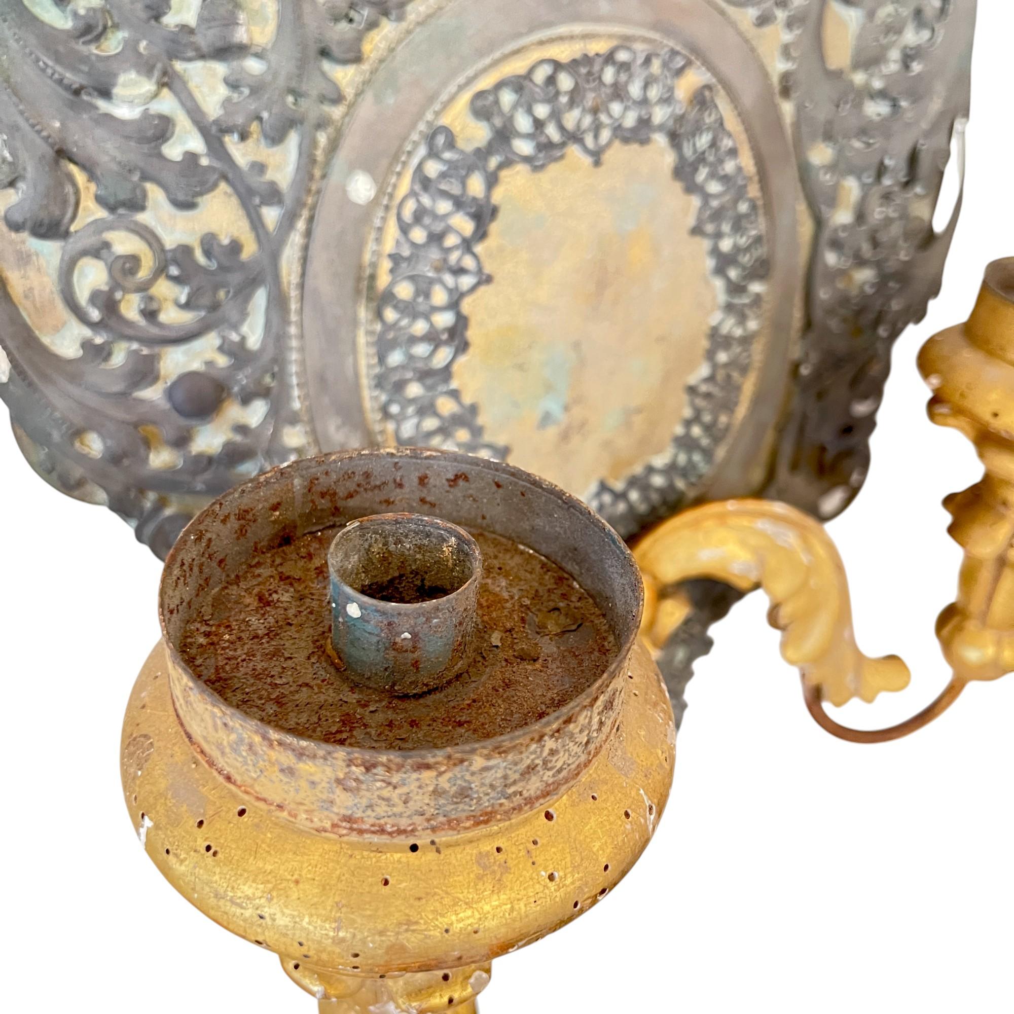 19th Century Italian Pair of tole & Gilded Wood Sconces For Sale 2
