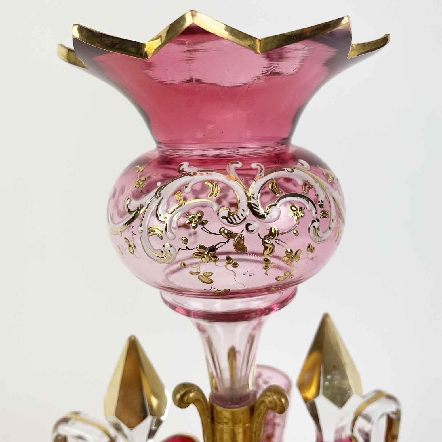 Doré Ensemble de liqueur à liqueur italienne du 19ème siècle en verre rose et doré à la feuille Tantale en vente