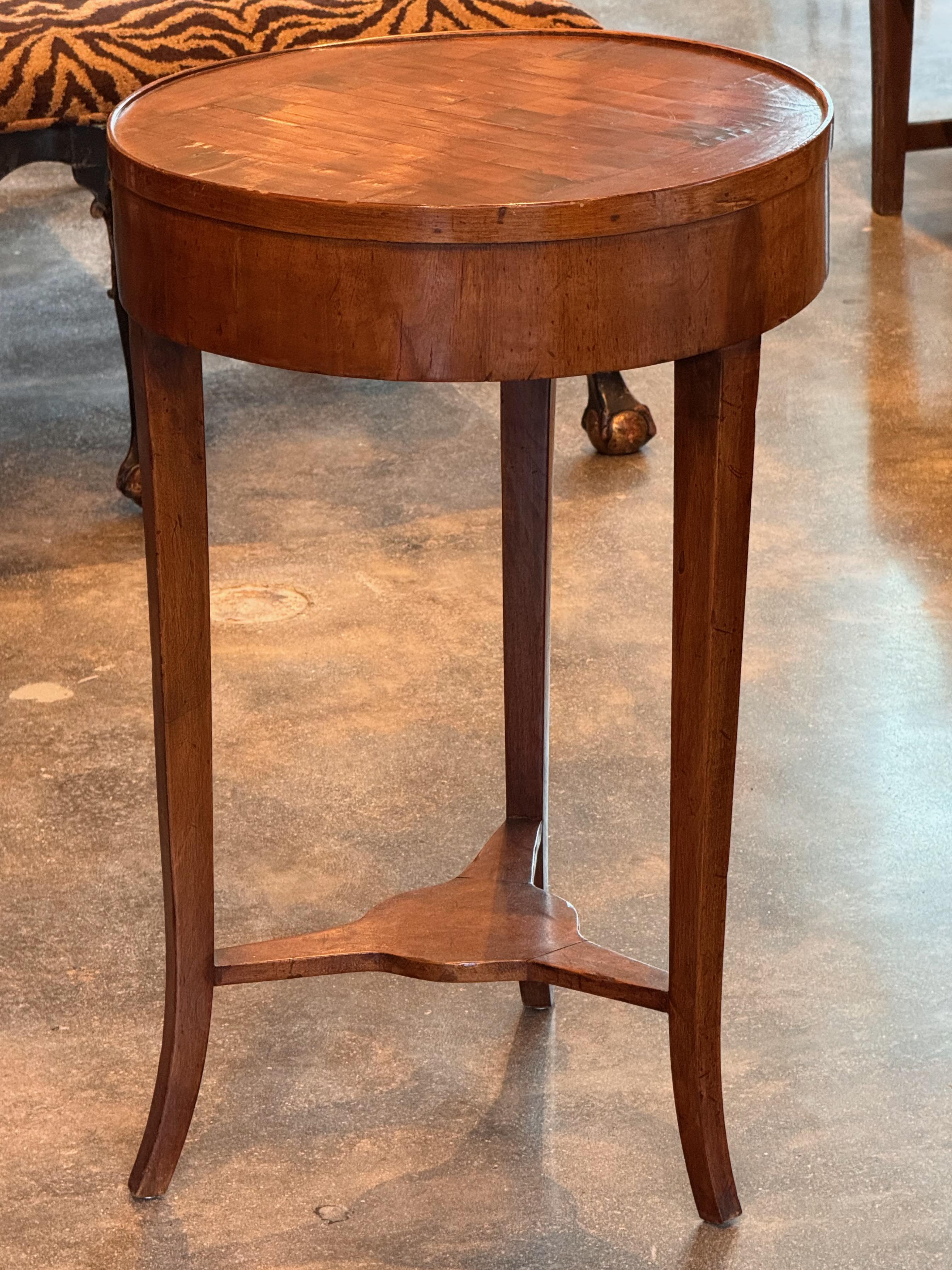 Table de jeu italienne en parqueterie du 19ème siècle en vente 6