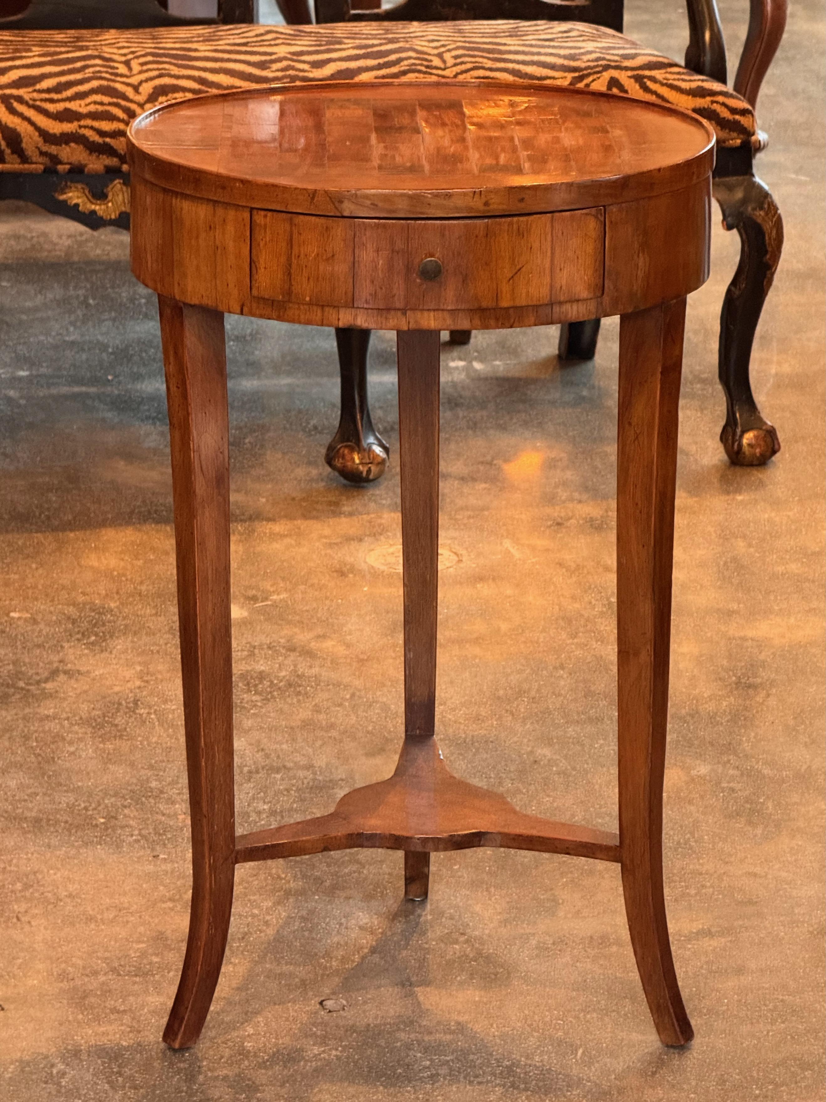 Table de jeu italienne en parqueterie du 19ème siècle Bon état - En vente à Charlottesville, VA