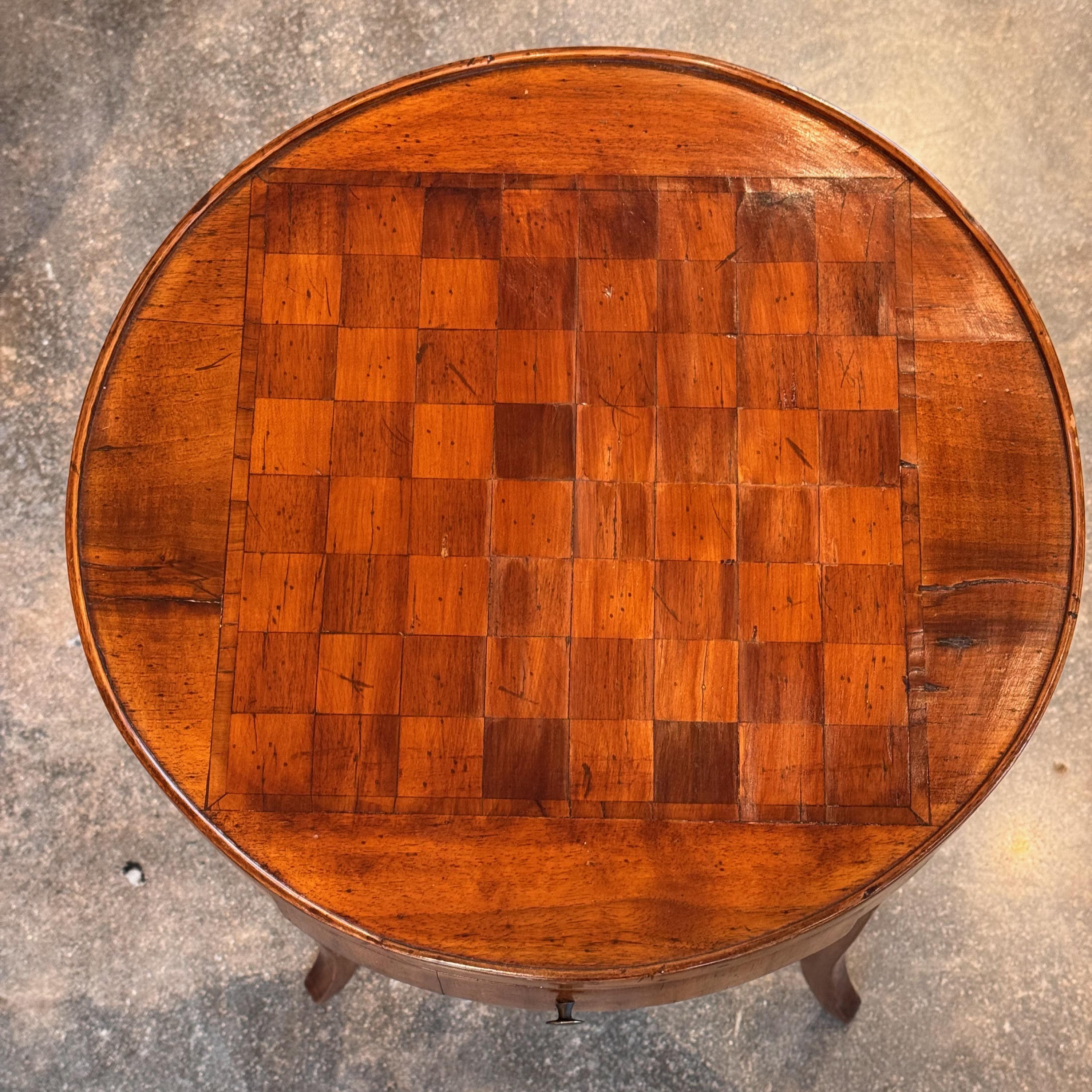 Table de jeu italienne en parqueterie du 19ème siècle en vente 1