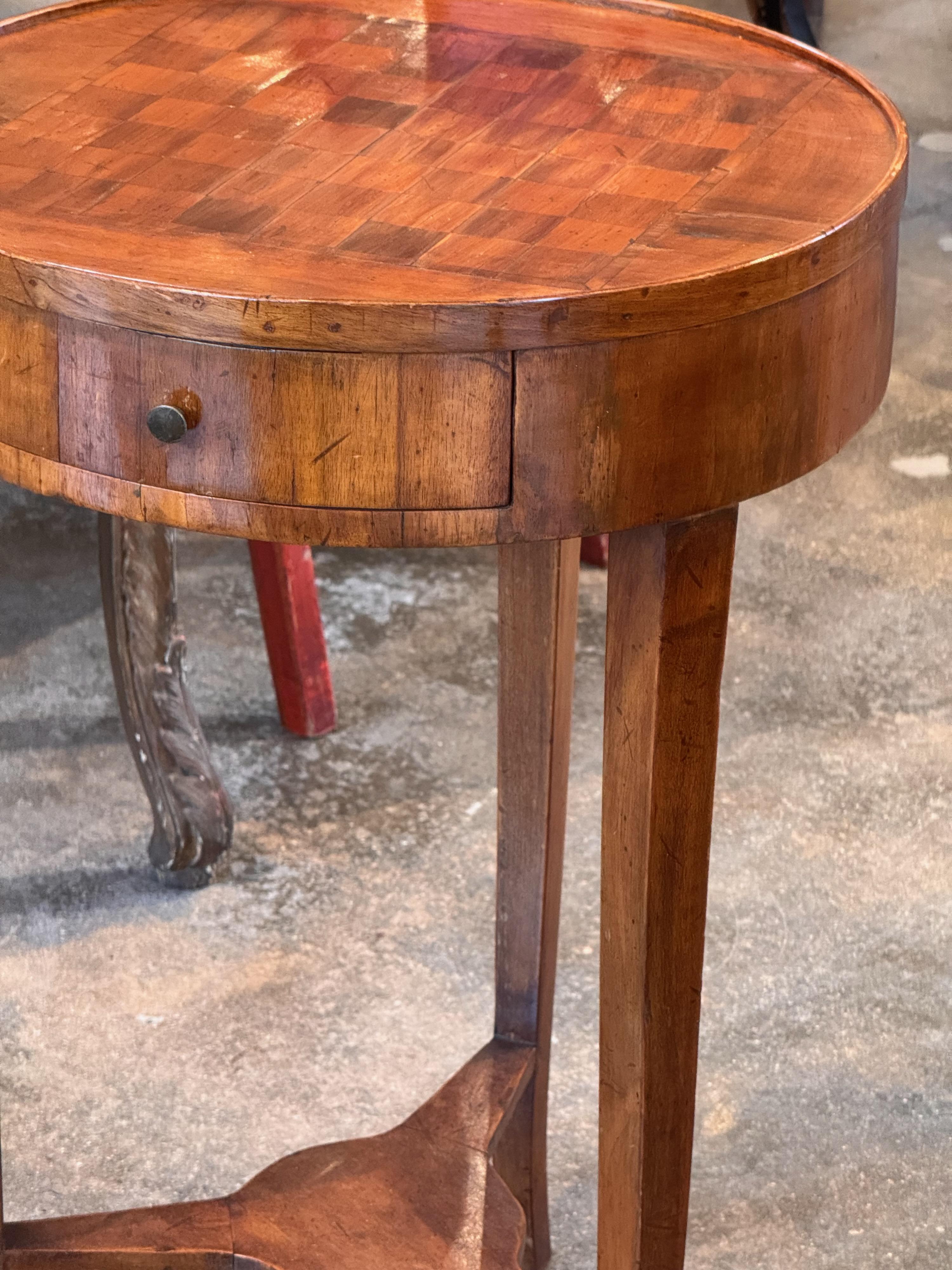 Table de jeu italienne en parqueterie du 19ème siècle en vente 4