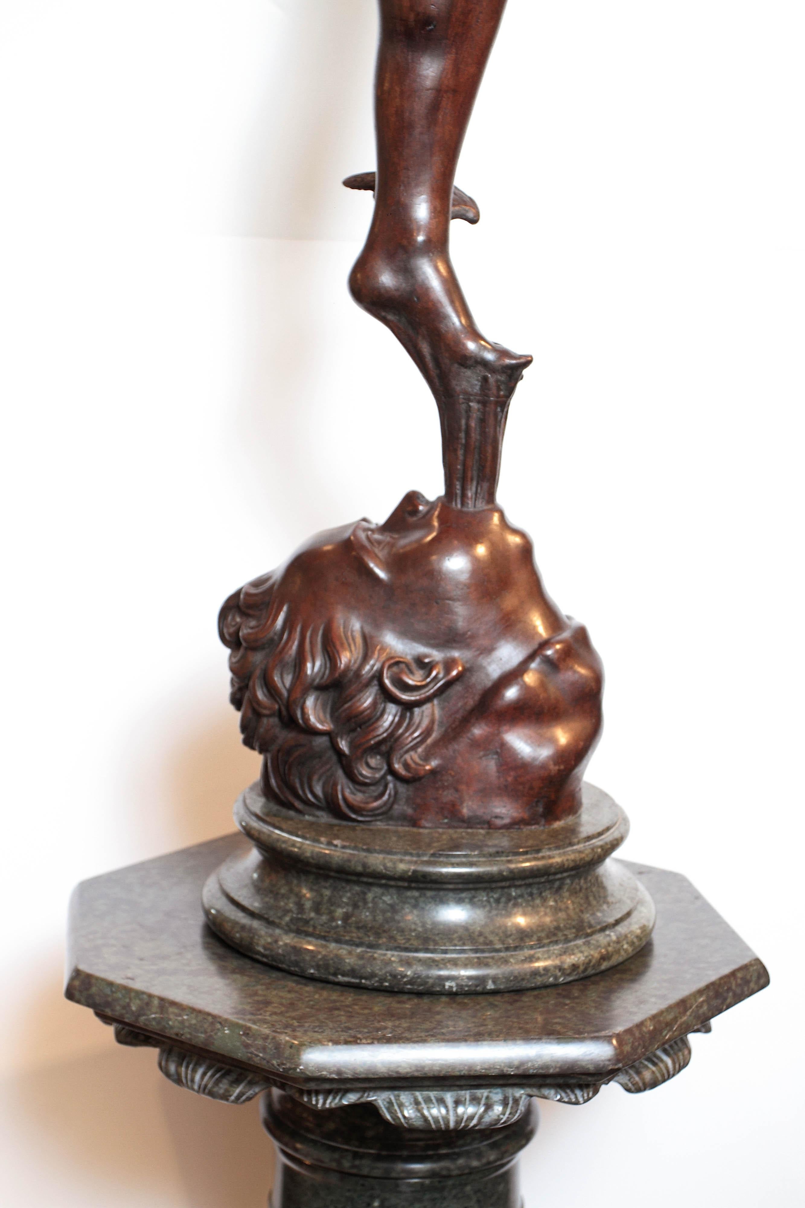 Bronze patiné italien du 19ème siècle représentant Mercure grandeur nature en vente 13