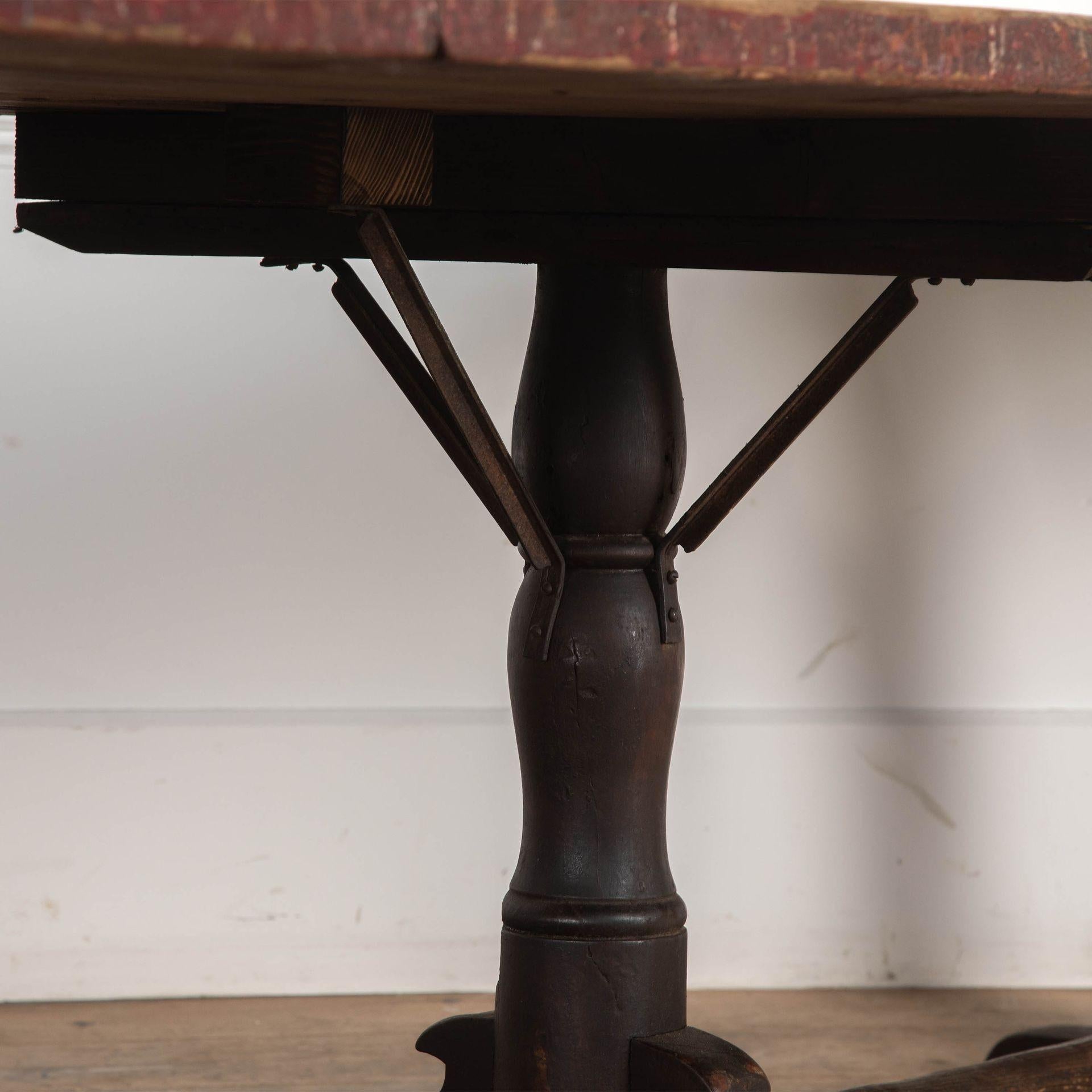 Mesa de comedor italiana con pedestal del siglo XIX en venta 4