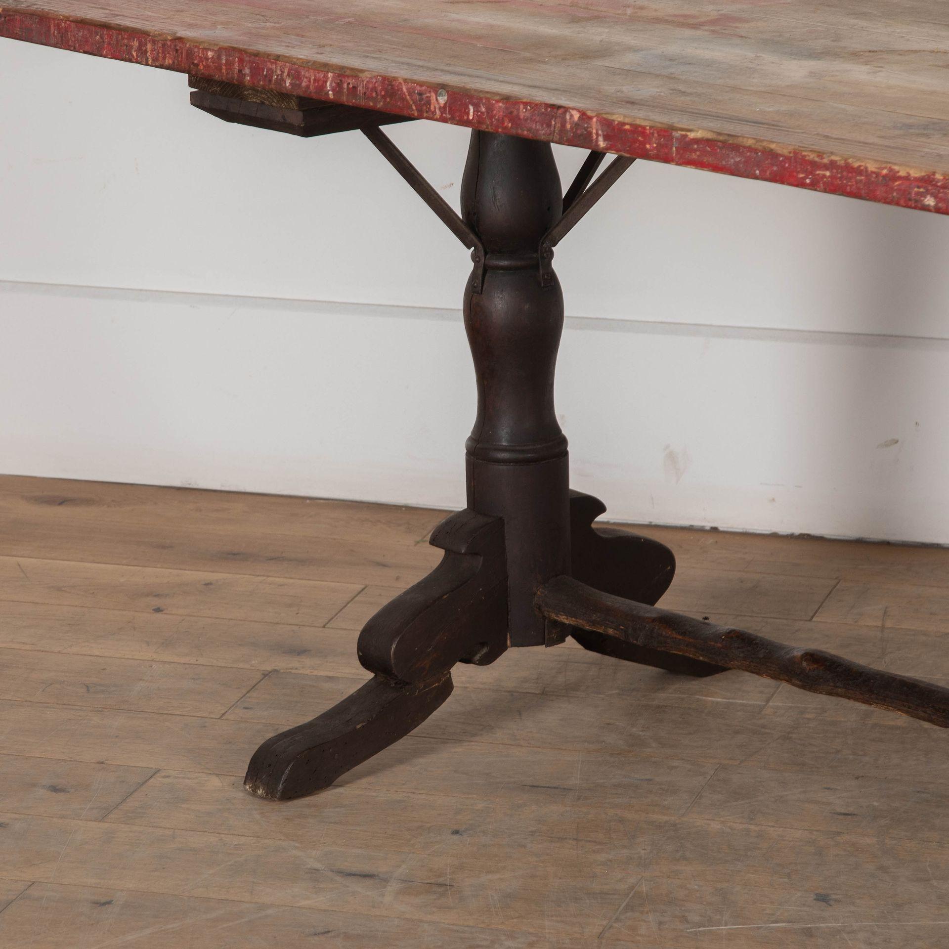 Mesa de comedor italiana con pedestal del siglo XIX Fines del siglo XIX en venta