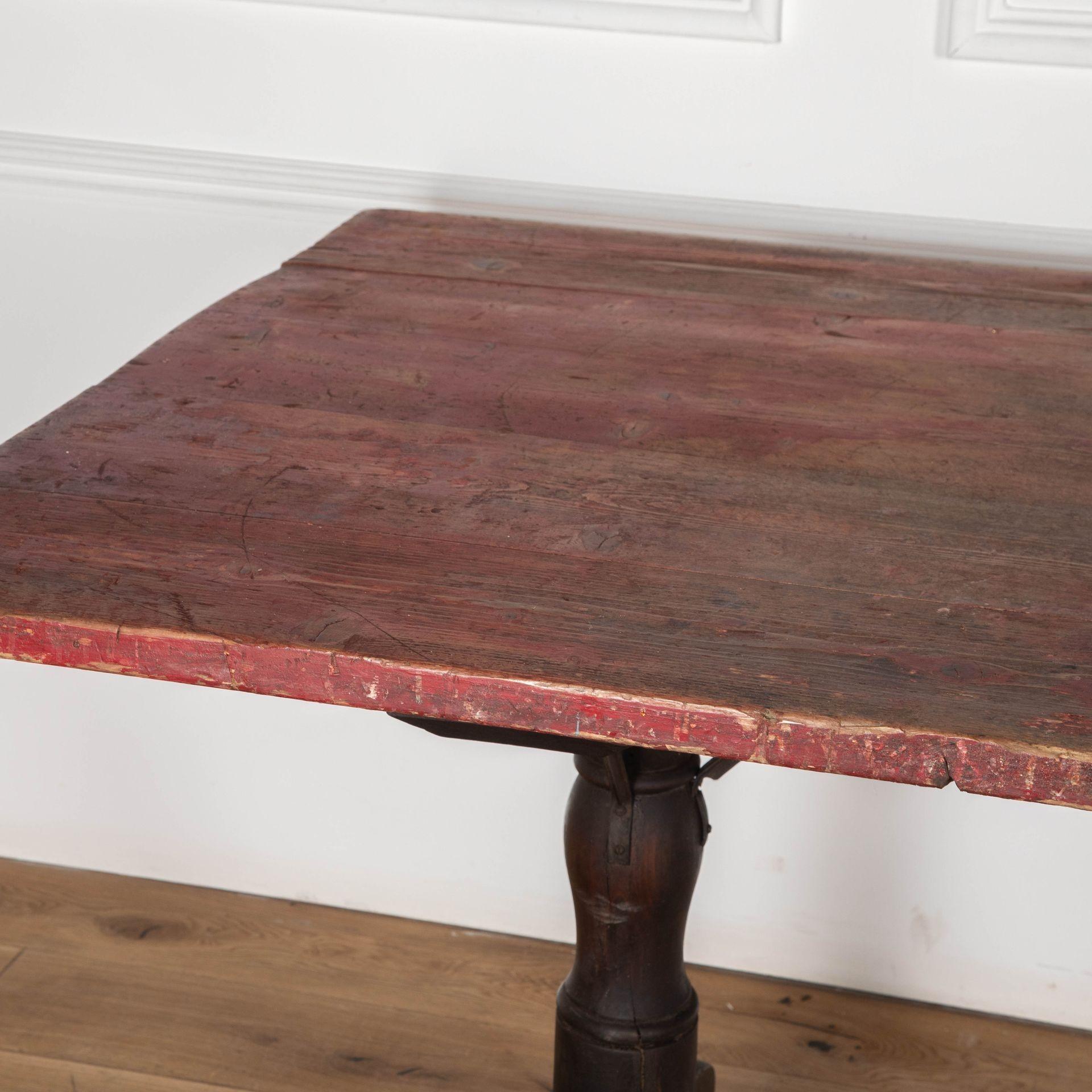 Mesa de comedor italiana con pedestal del siglo XIX Pino en venta