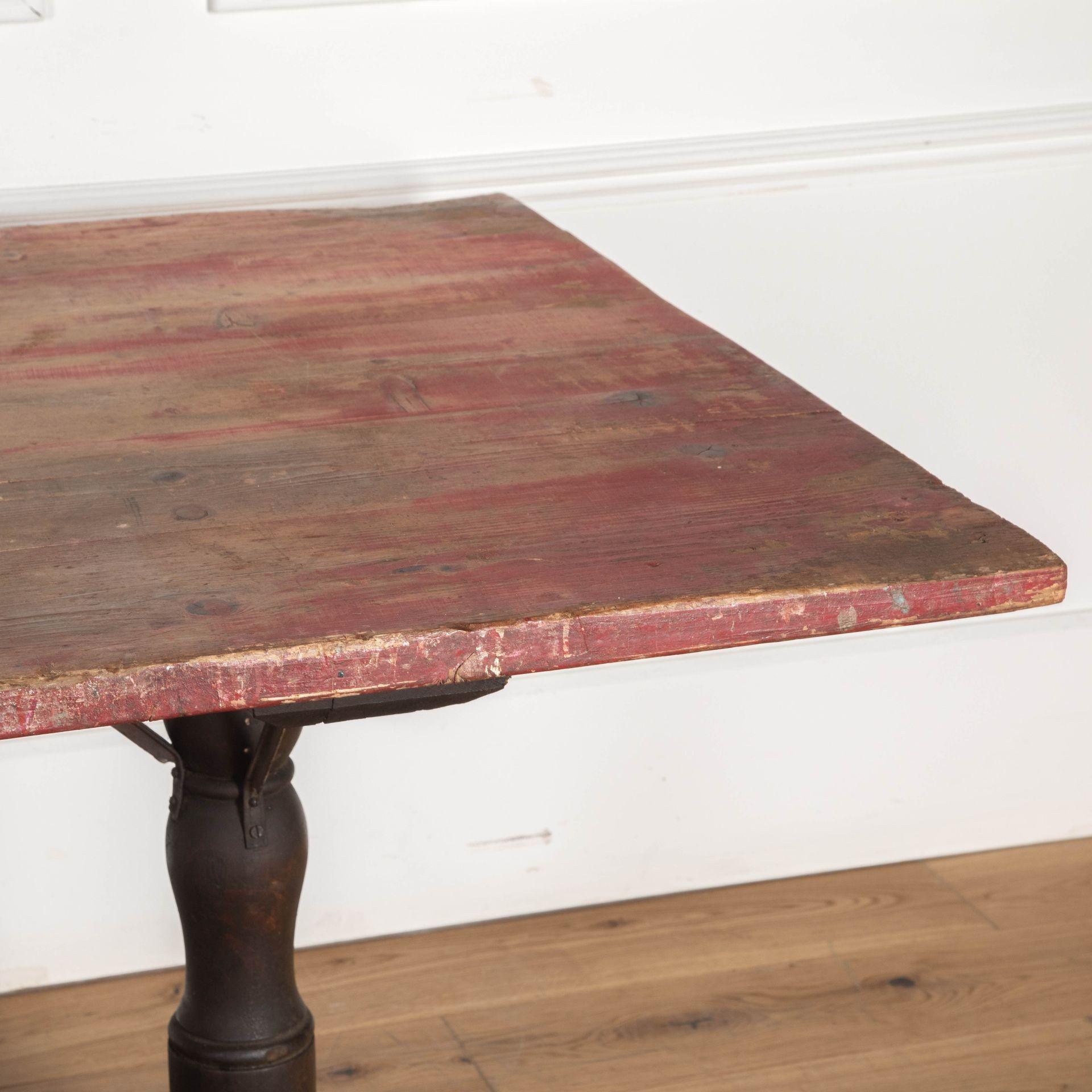 Mesa de comedor italiana con pedestal del siglo XIX en venta 1