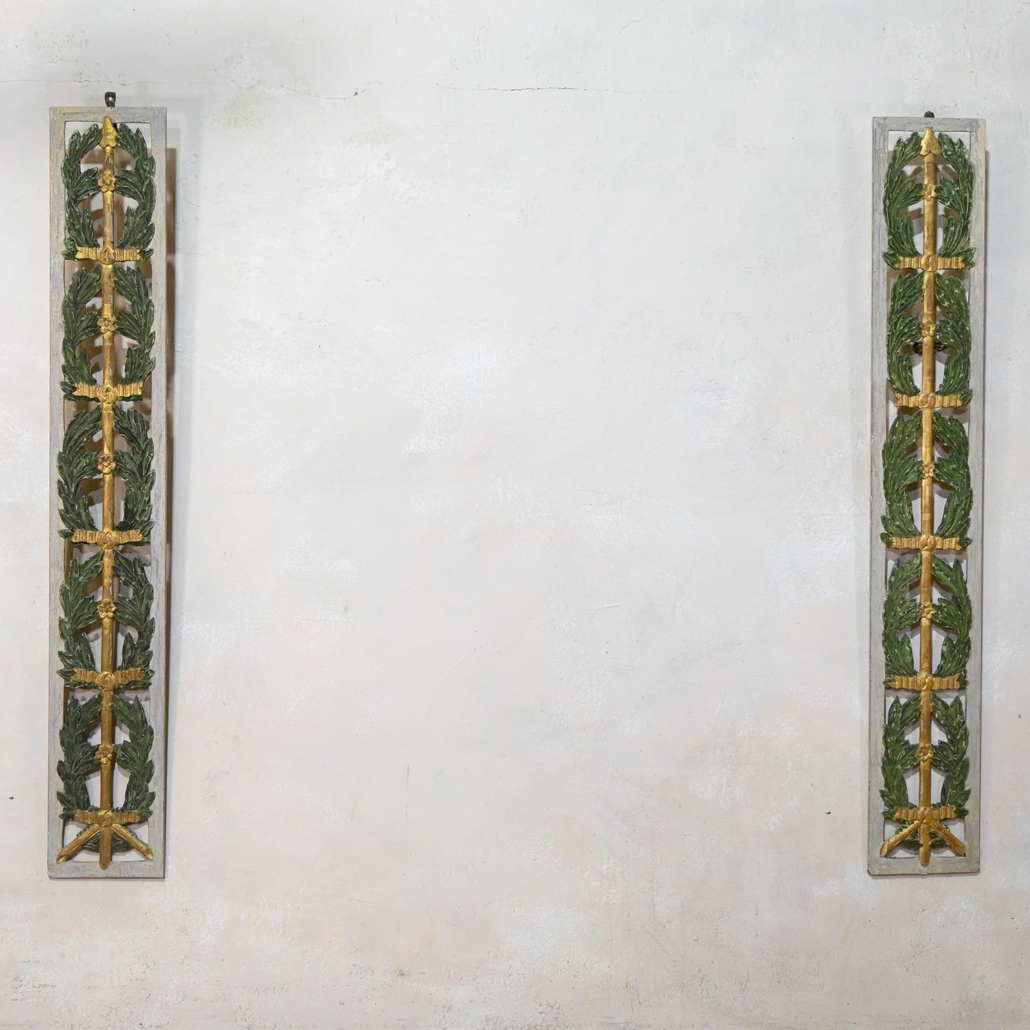 A highly decorative pair of early 19th century Italian Pierced Boiserie type architectural wall panels. Displaying original painted foliage decoration, with gilt accents throughout.

Measures: Height - 143cm 
Width - 21.5 - 22cm 
Depth - 0.8cm.
 