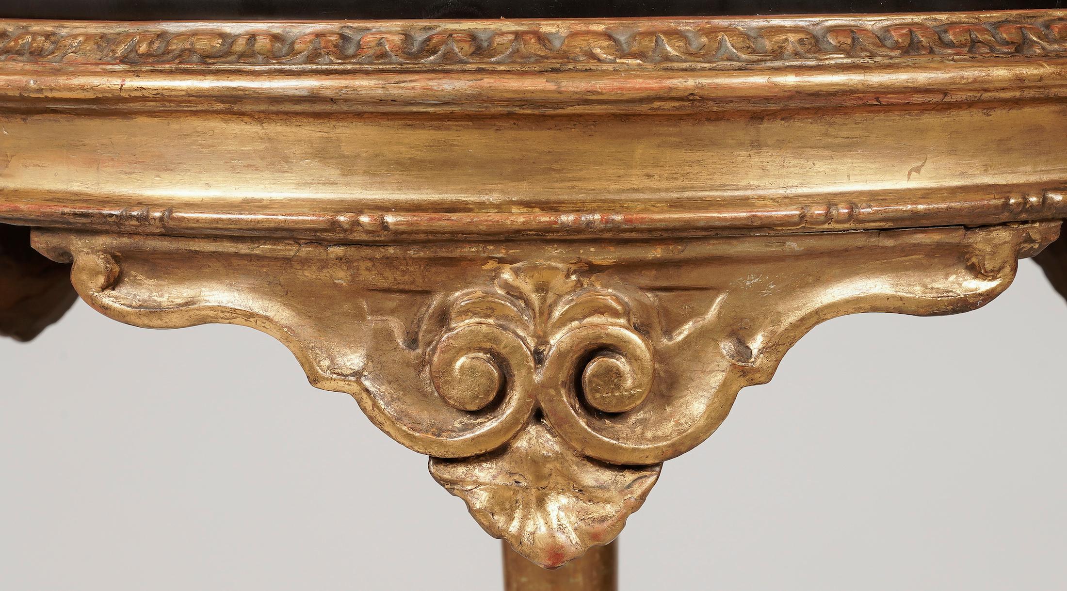 Italienischer Pietra Dura-Tisch des 19. Jahrhunderts mit Vogeldarstellung auf geschnitztem Sockel im Zustand „Gut“ im Angebot in London, GB