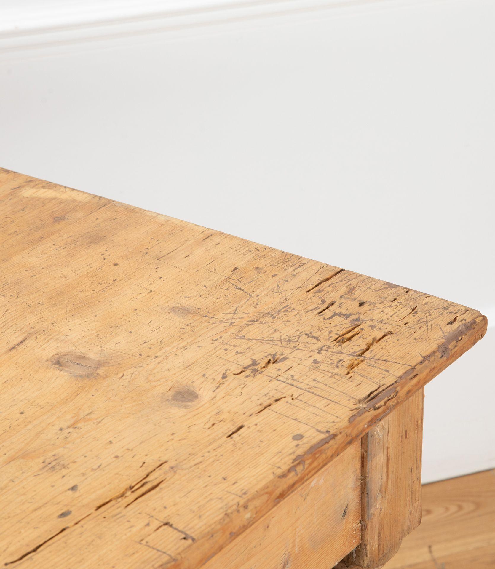 19th Century Italian Pine Farmhouse Table For Sale 2