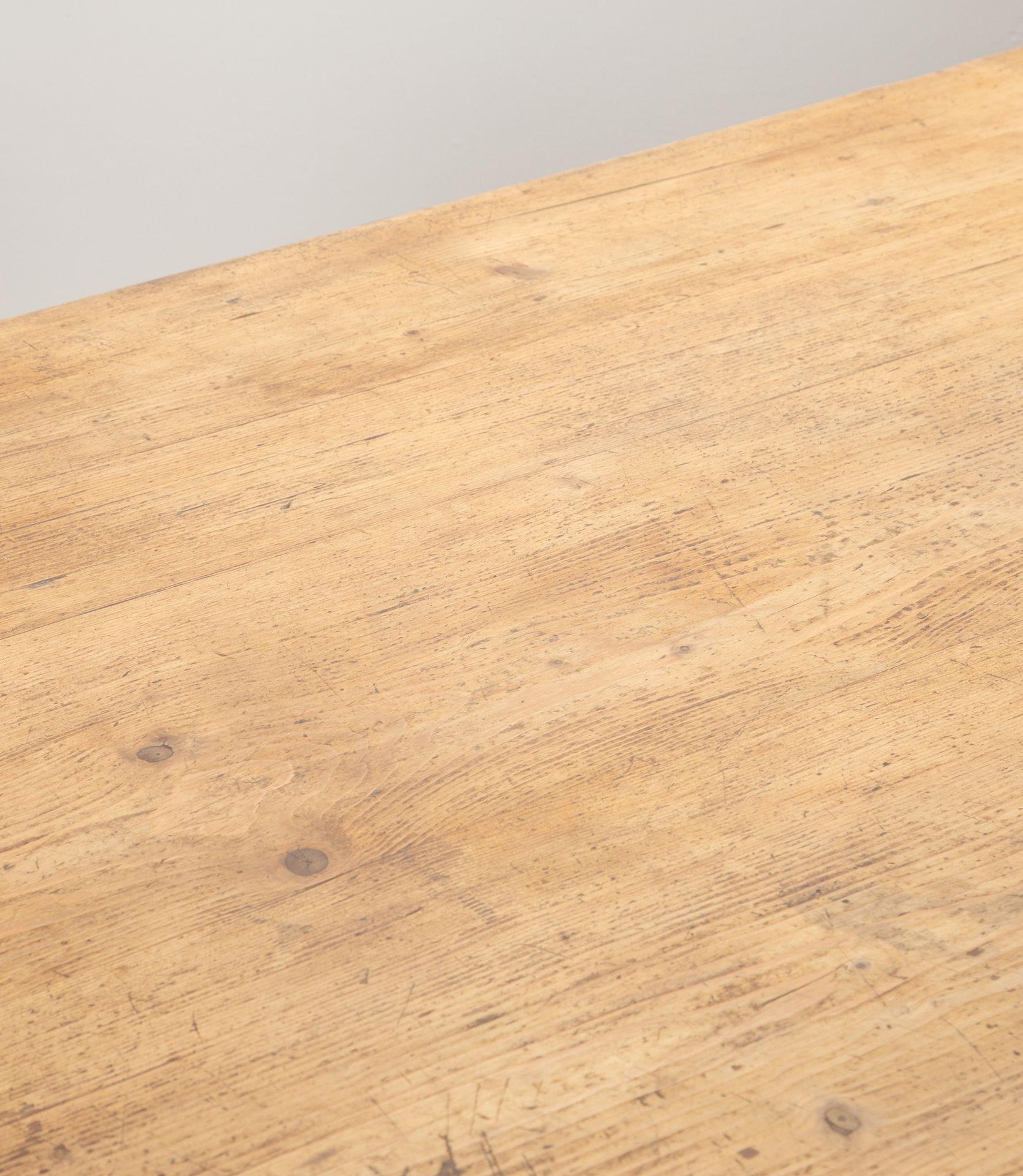 19th Century Italian Pine Farmhouse Table For Sale 4
