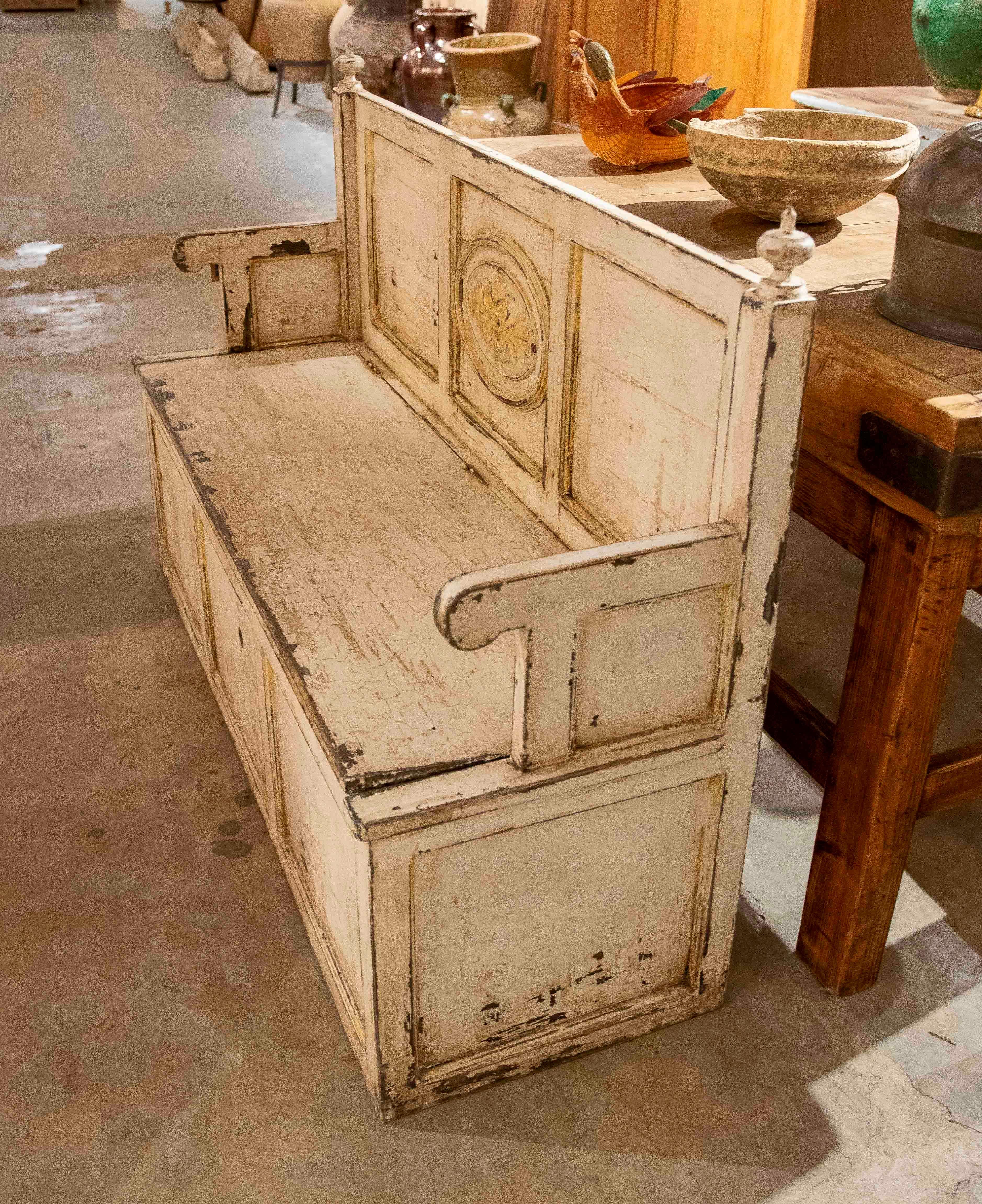 19th Century Italian Polychrome Storage Bench in Painted Wood In Good Condition For Sale In Marbella, ES