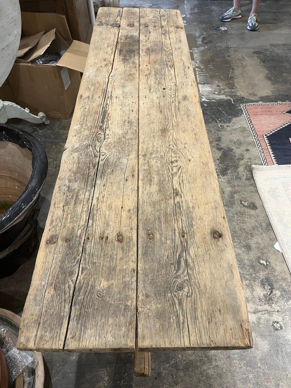 Table console primitive italienne du début du 19e siècle. Aspect rustique magnifiquement vieilli.