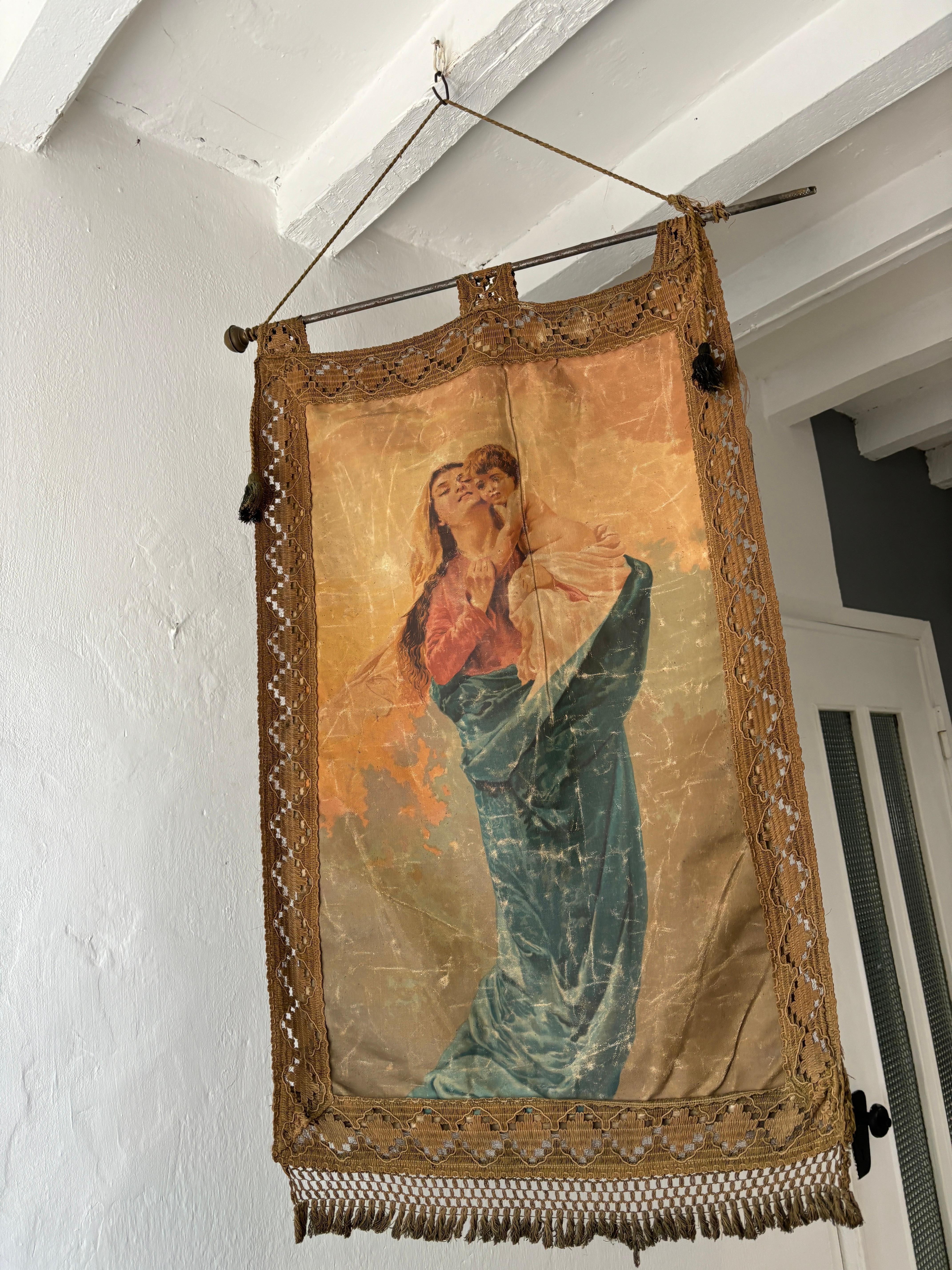 Stendardo religioso italiano del XIX secolo Maria Gesù Oliografo con nappe in vendita 1