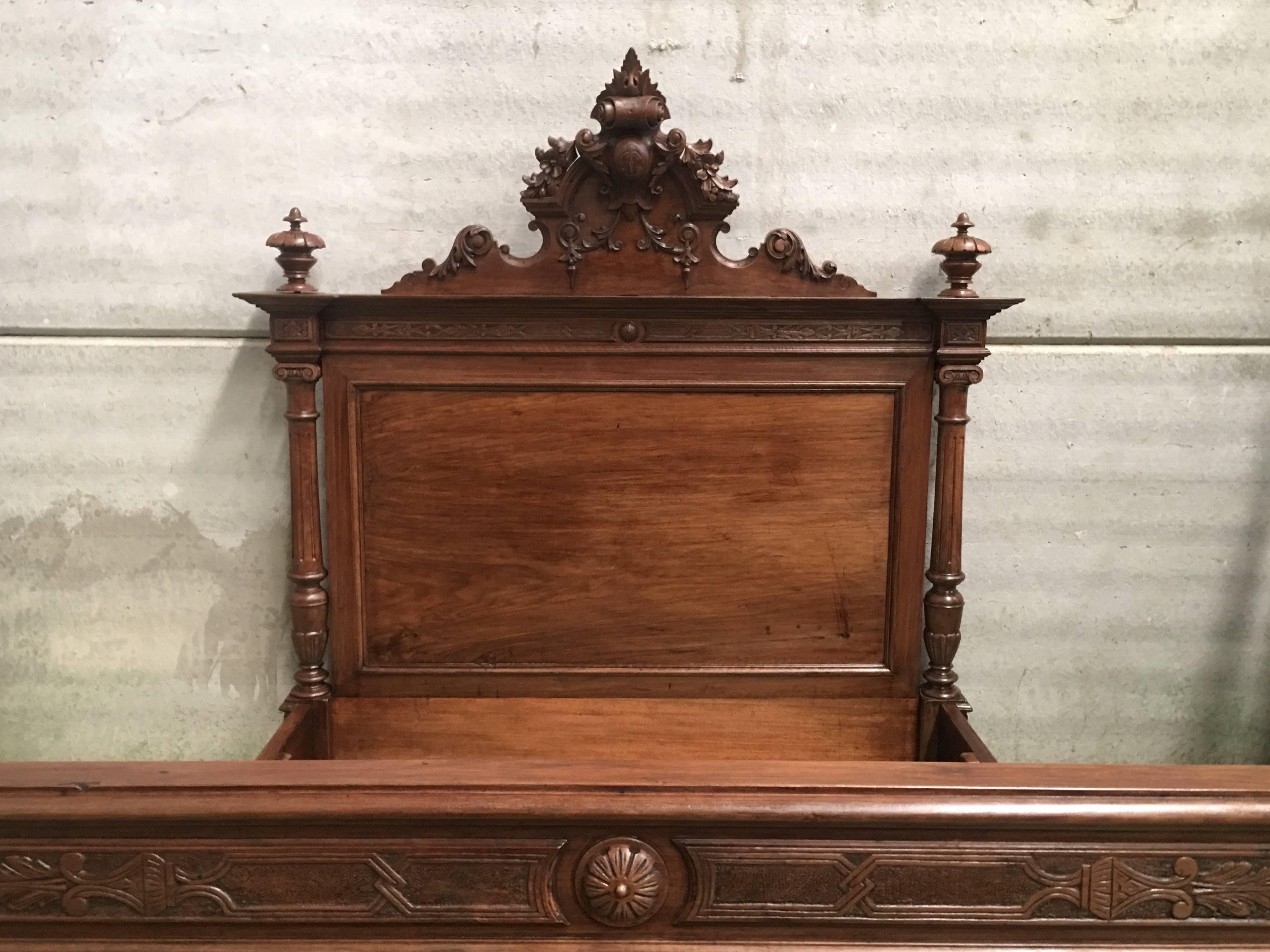 19th Century Italian Renaissance Carved Walnut Full or Queen Bed In Excellent Condition In Miami, FL