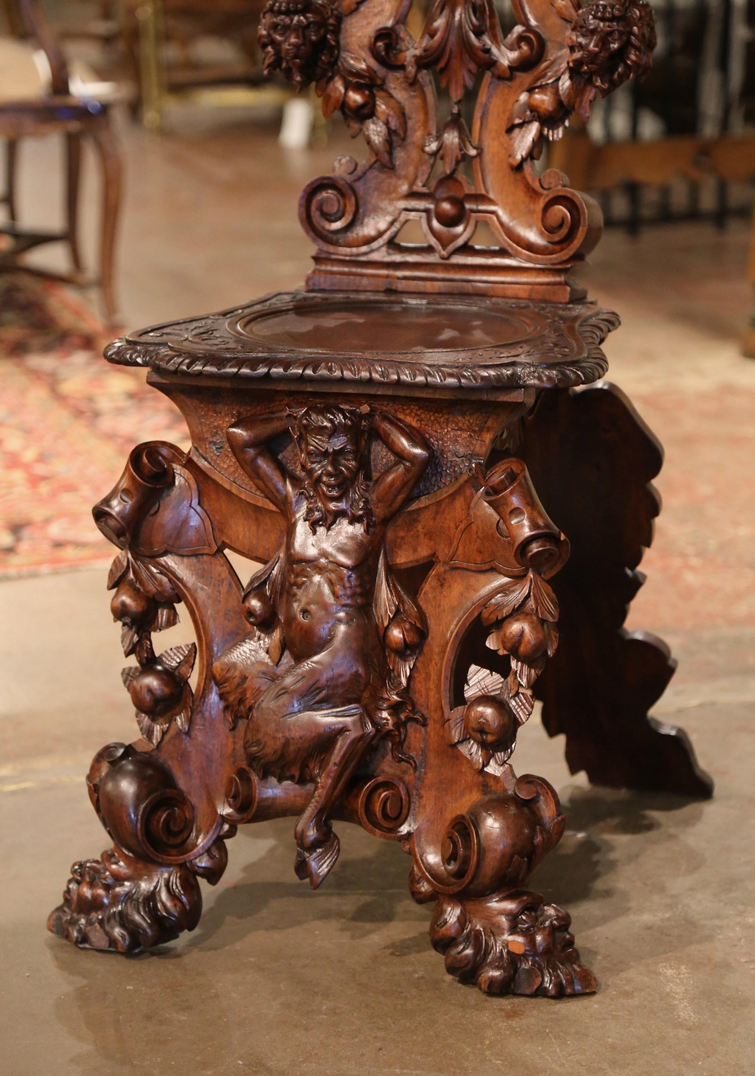 19th Century Italian Renaissance Carved Walnut Sgabello Hall Chair with Putti 3