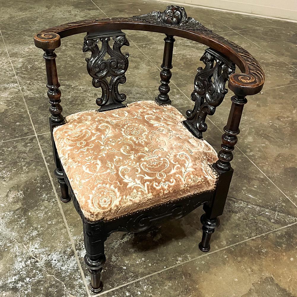 19th Century Italian Renaissance Corner Armchair In Good Condition For Sale In Dallas, TX