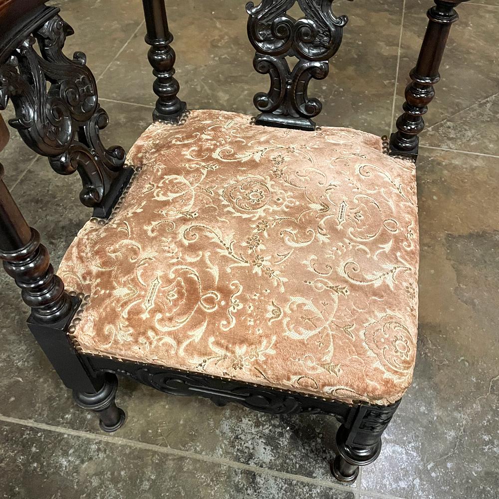 19th Century Italian Renaissance Corner Armchair For Sale 2